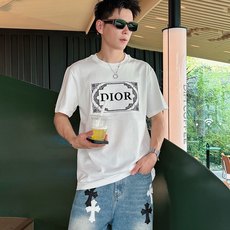 。Dior 迪奥💥独家专供新款原单男士休闲短袖 高端定制 高版本 时尚百搭爆款⚠️⚠️✨✨进口面料 手感 。Dior 迪奥💥独家专供新款原单男士休闲短袖 高端定制 高版本 时尚百搭爆款⚠️⚠️✨✨进口面料 手感