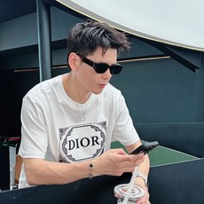 。Dior 迪奥💥独家专供新款原单男士休闲短袖 高端定制 高版本 时尚百搭爆款⚠️⚠️✨✨进口面料 手感 。Dior 迪奥💥独家专供新款原单男士休闲短袖 高端定制 高版本 时尚百搭爆款⚠️⚠️✨✨进口面料 手感