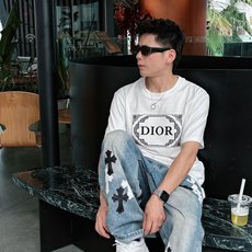 。Dior 迪奥💥独家专供新款原单男士休闲短袖 高端定制 高版本 时尚百搭爆款⚠️⚠️✨✨进口面料 手感 。Dior 迪奥💥独家专供新款原单男士休闲短袖 高端定制 高版本 时尚百搭爆款⚠️⚠️✨✨进口面料 手感