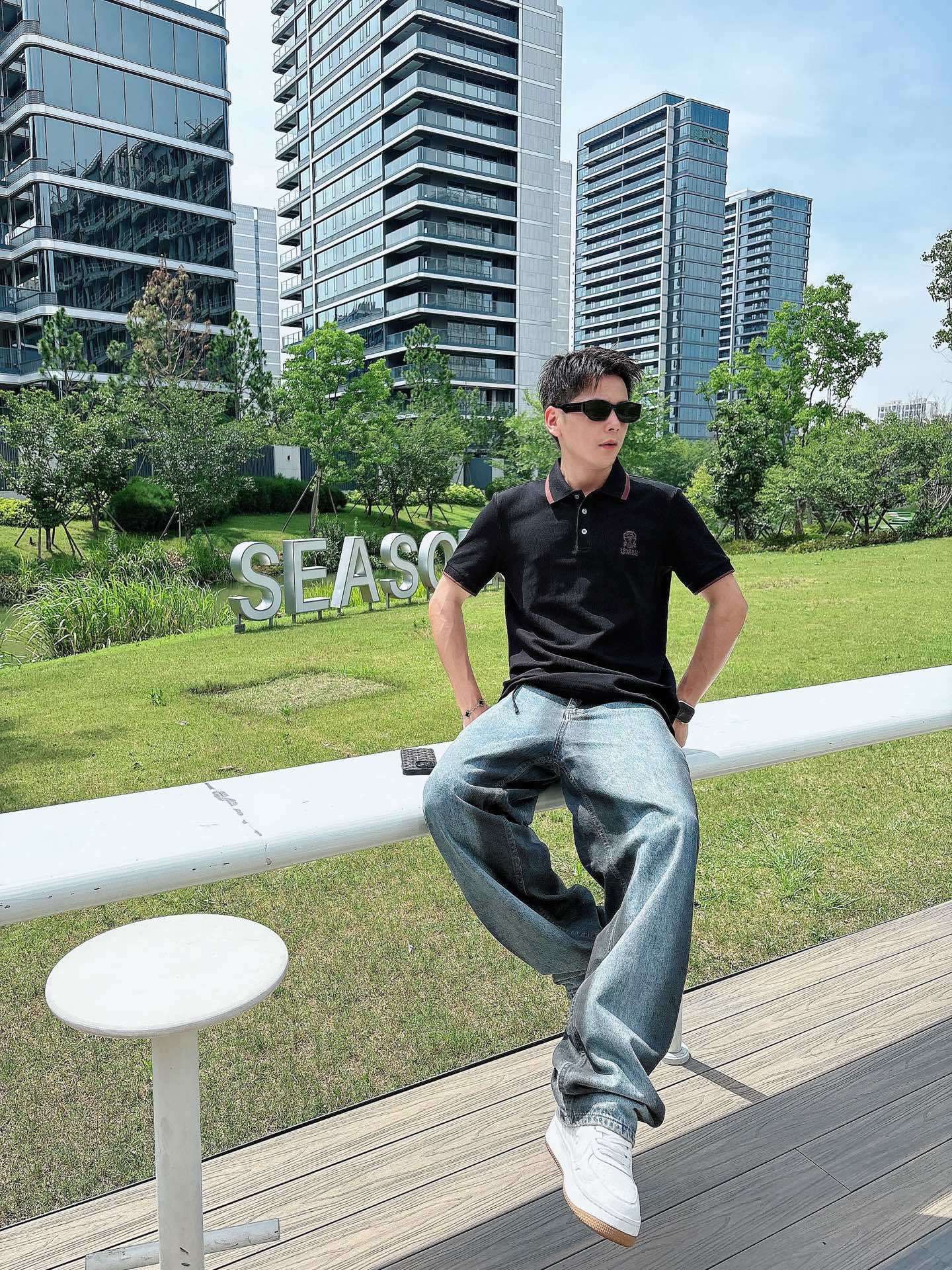BC
高端推荐 2025春夏专柜最新款短袖Polo衫翻领T恤 成功人士必备单品 设计前卫!胸前品牌l