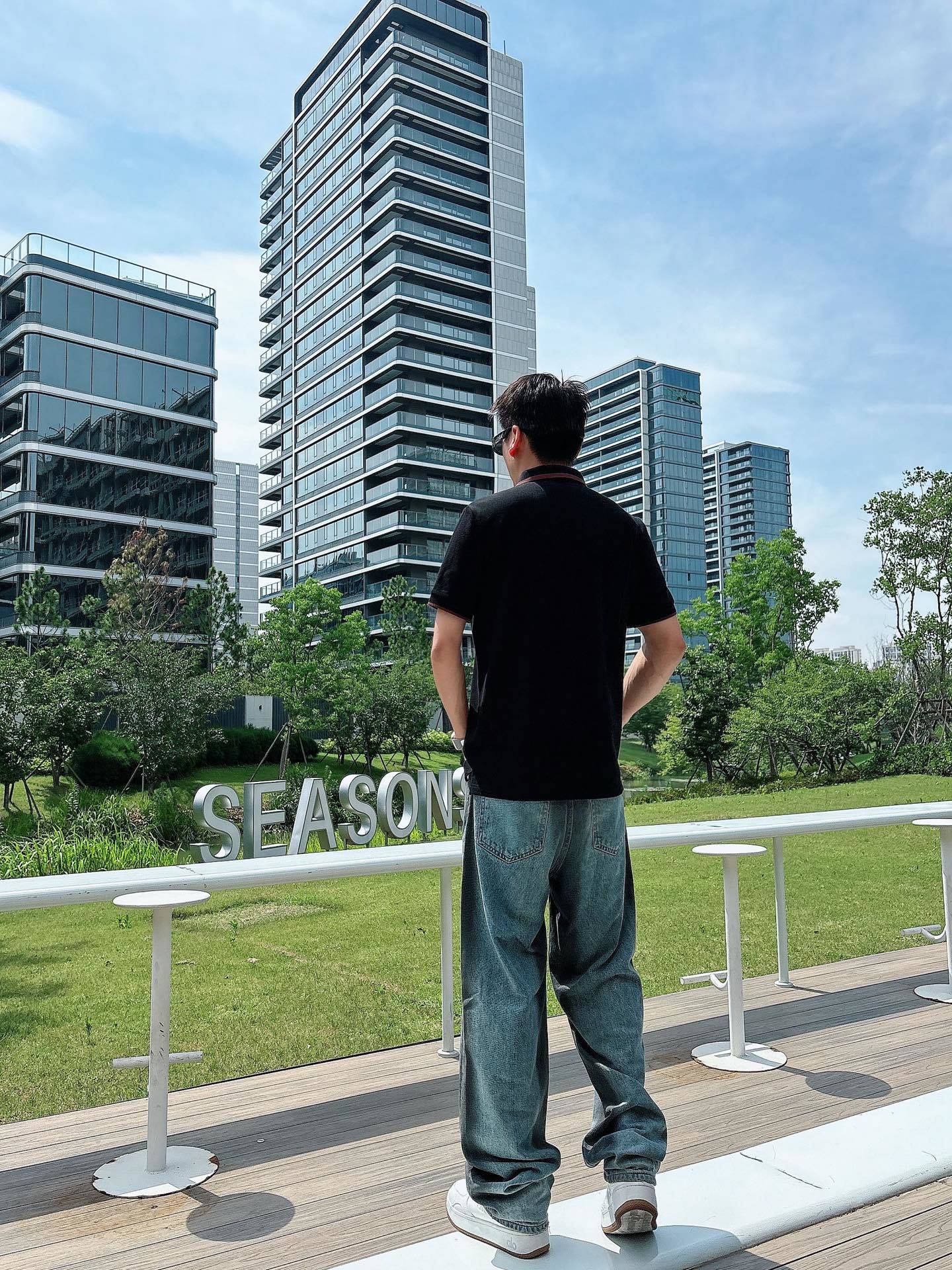 BC
高端推荐 2025春夏专柜最新款短袖Polo衫翻领T恤 成功人士必备单品 设计前卫!胸前品牌l