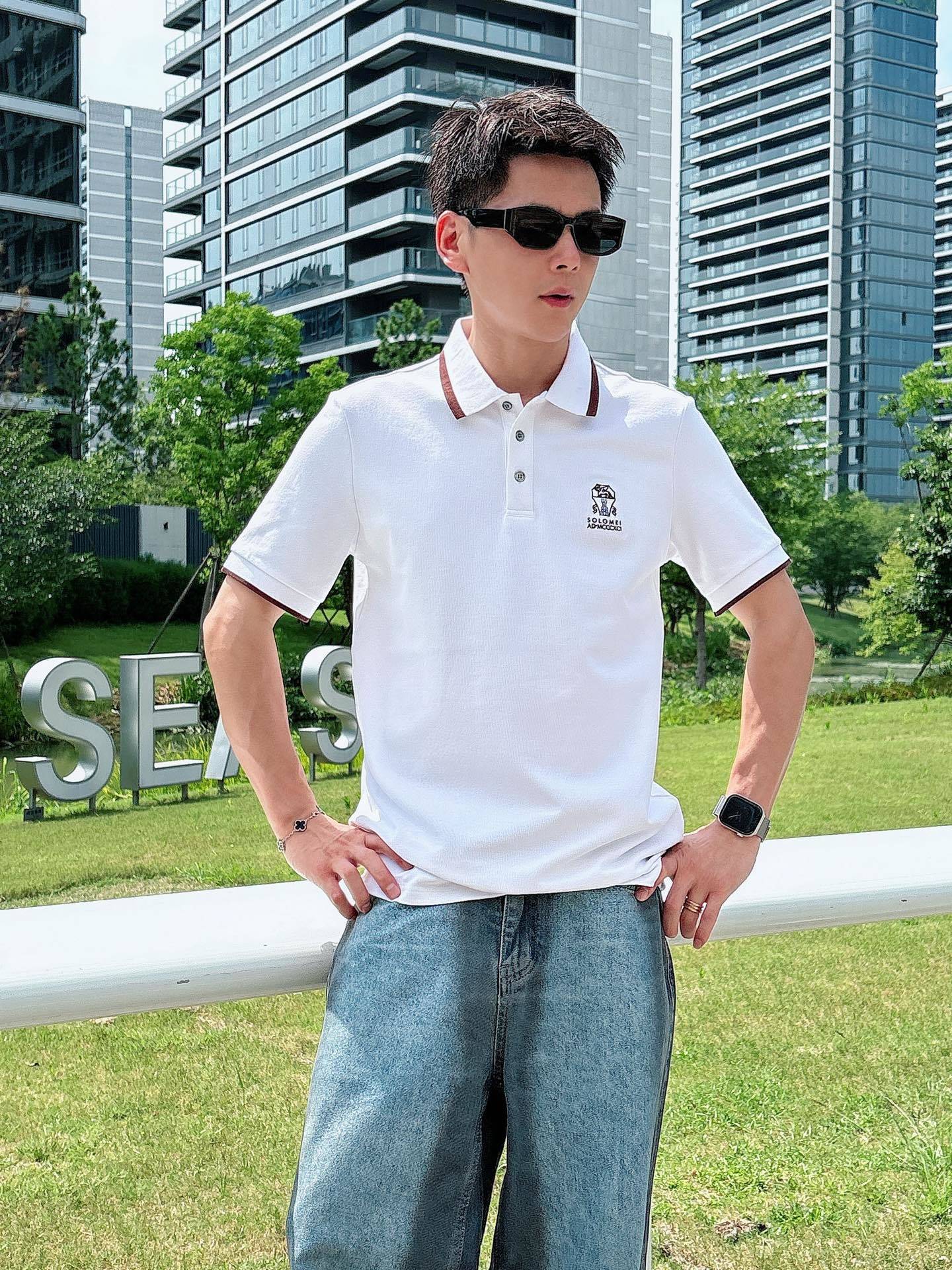 BC
高端推荐 2025春夏专柜新款短袖Polo衫翻领T恤 成功人士必备单品 设计前卫!胸前品牌lo