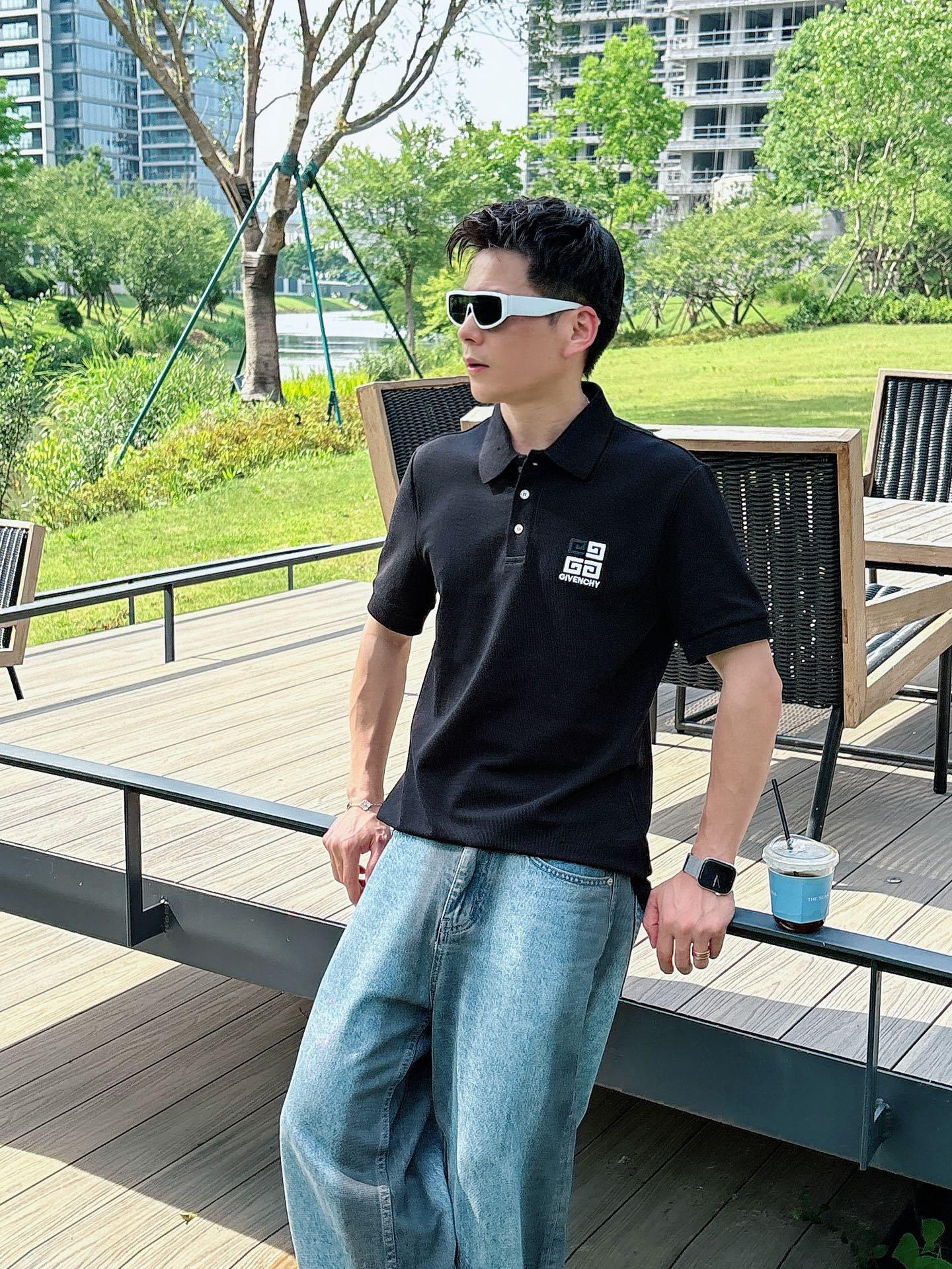 纪梵希
高端推荐 2025春夏专柜最新款短袖Polo衫翻领T恤 成功人士必备单品 设计前卫!胸前品牌