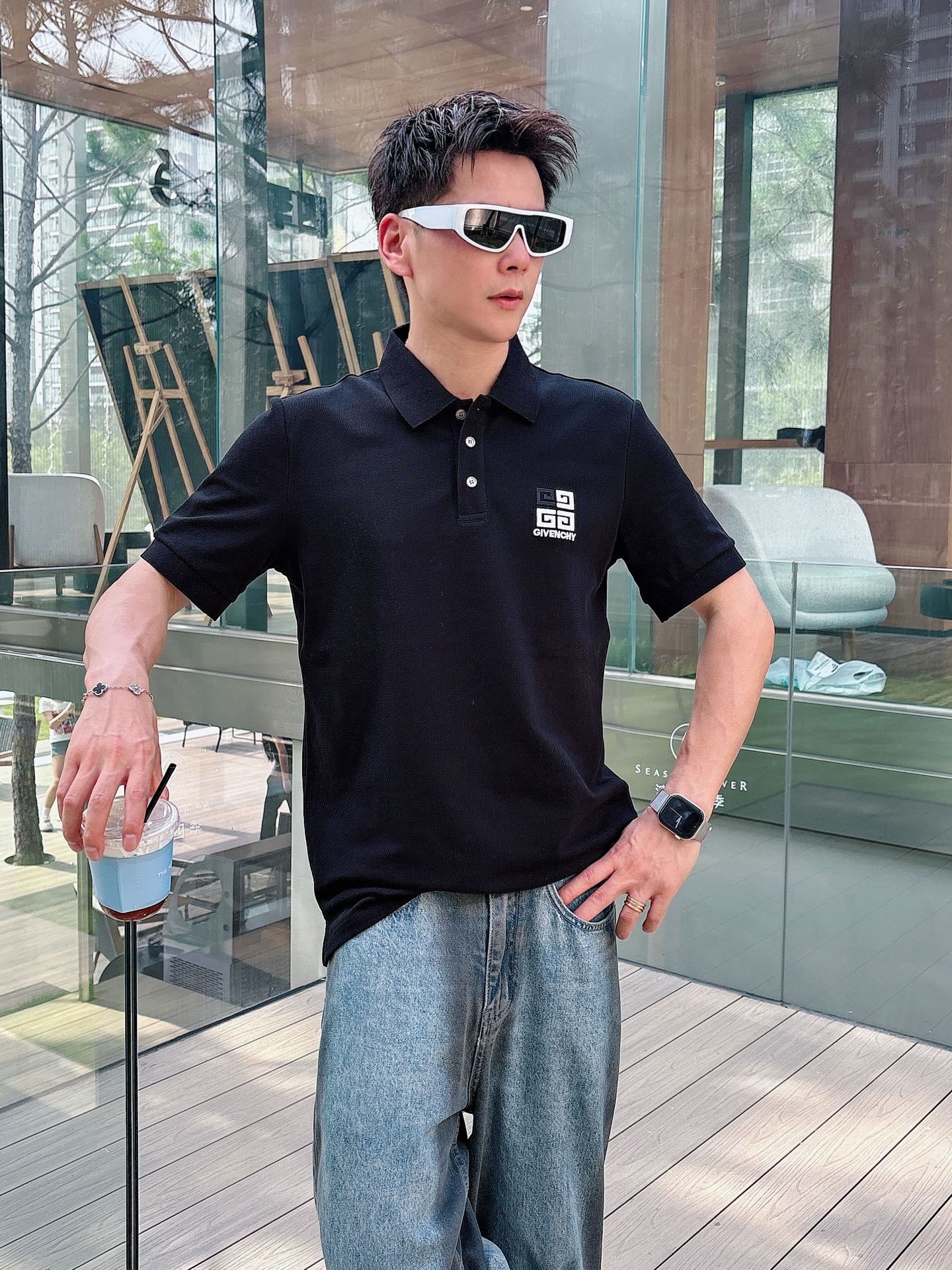 纪梵希
高端推荐 2025春夏专柜最新款短袖Polo衫翻领T恤 成功人士必备单品 设计前卫!胸前品牌