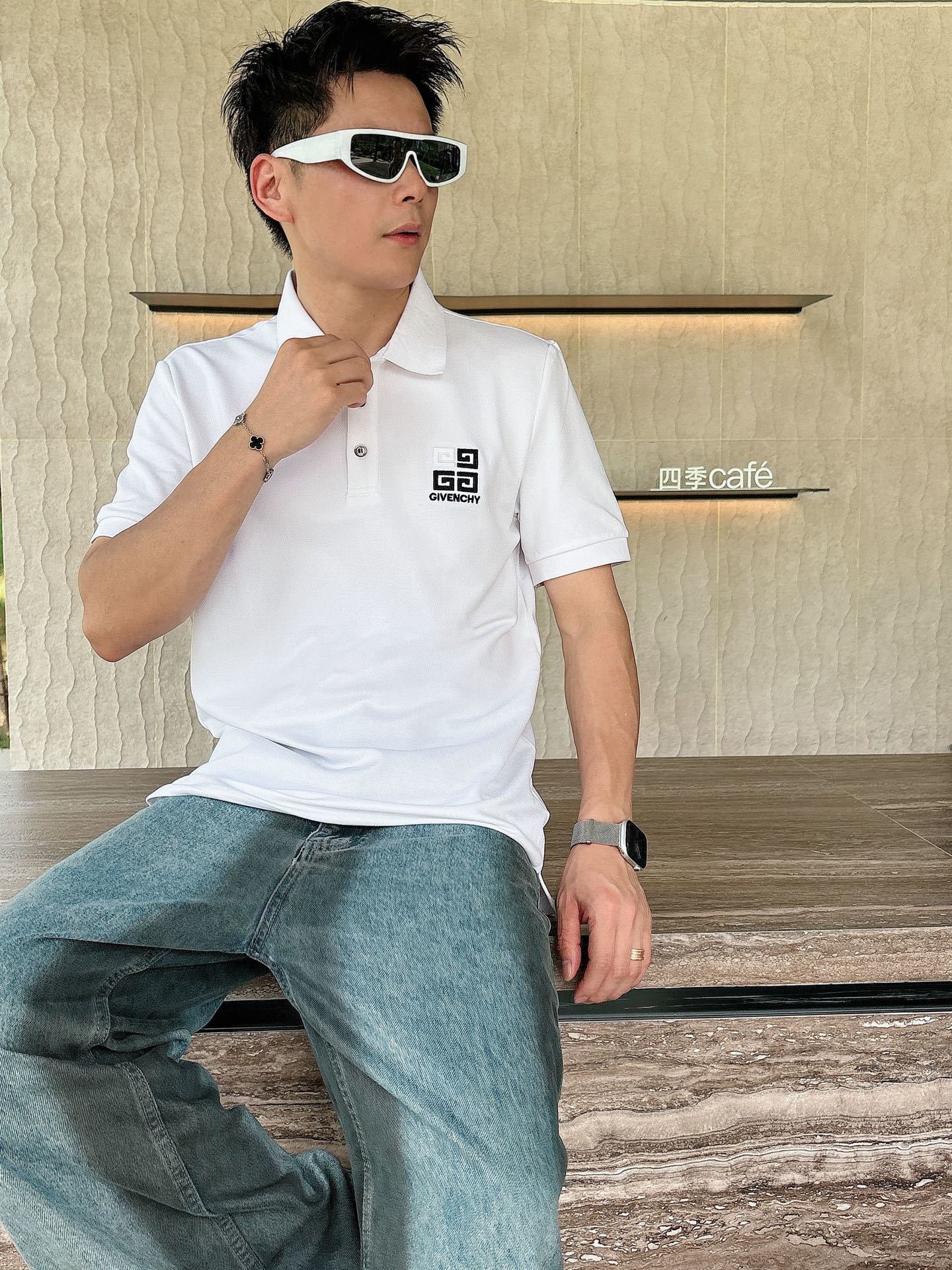 纪梵希
高端推荐 2025春夏专柜最新款短袖Polo衫翻领T恤 成功人士必备单品 设计前卫!胸前品