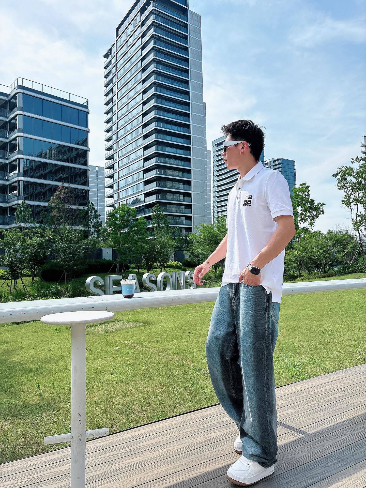 纪梵希
高端推荐 2025春夏专柜最新款短袖Polo衫翻领T恤 成功人士必备单品 设计前卫!胸前品