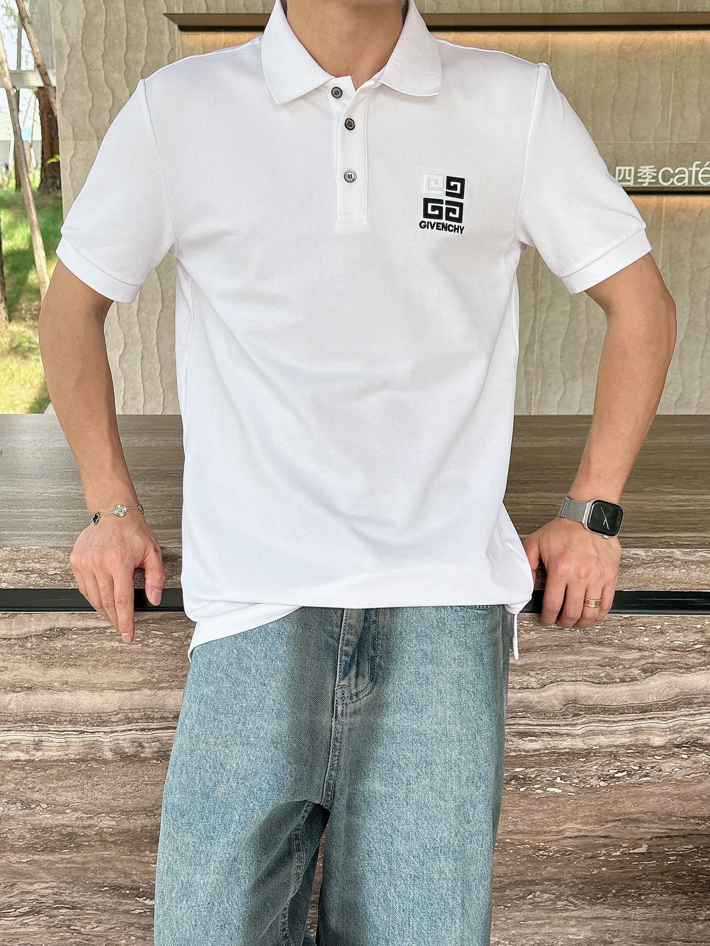 纪梵希
高端推荐 2025春夏专柜最新款短袖Polo衫翻领T恤 成功人士必备单品 设计前卫!胸前品