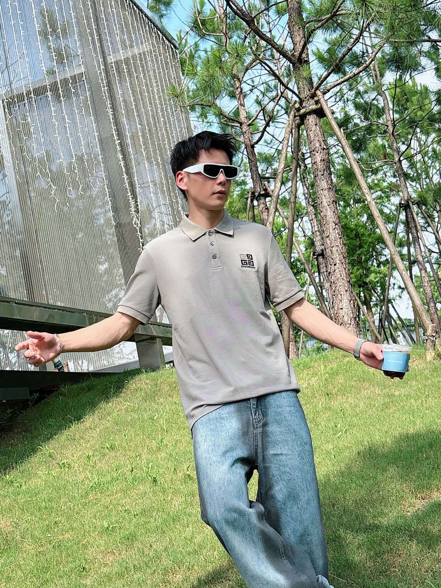 纪梵希
高端推荐 2025春夏专柜最新款短袖Polo衫翻领T恤 成功人士必备单品 设计前卫!胸前品