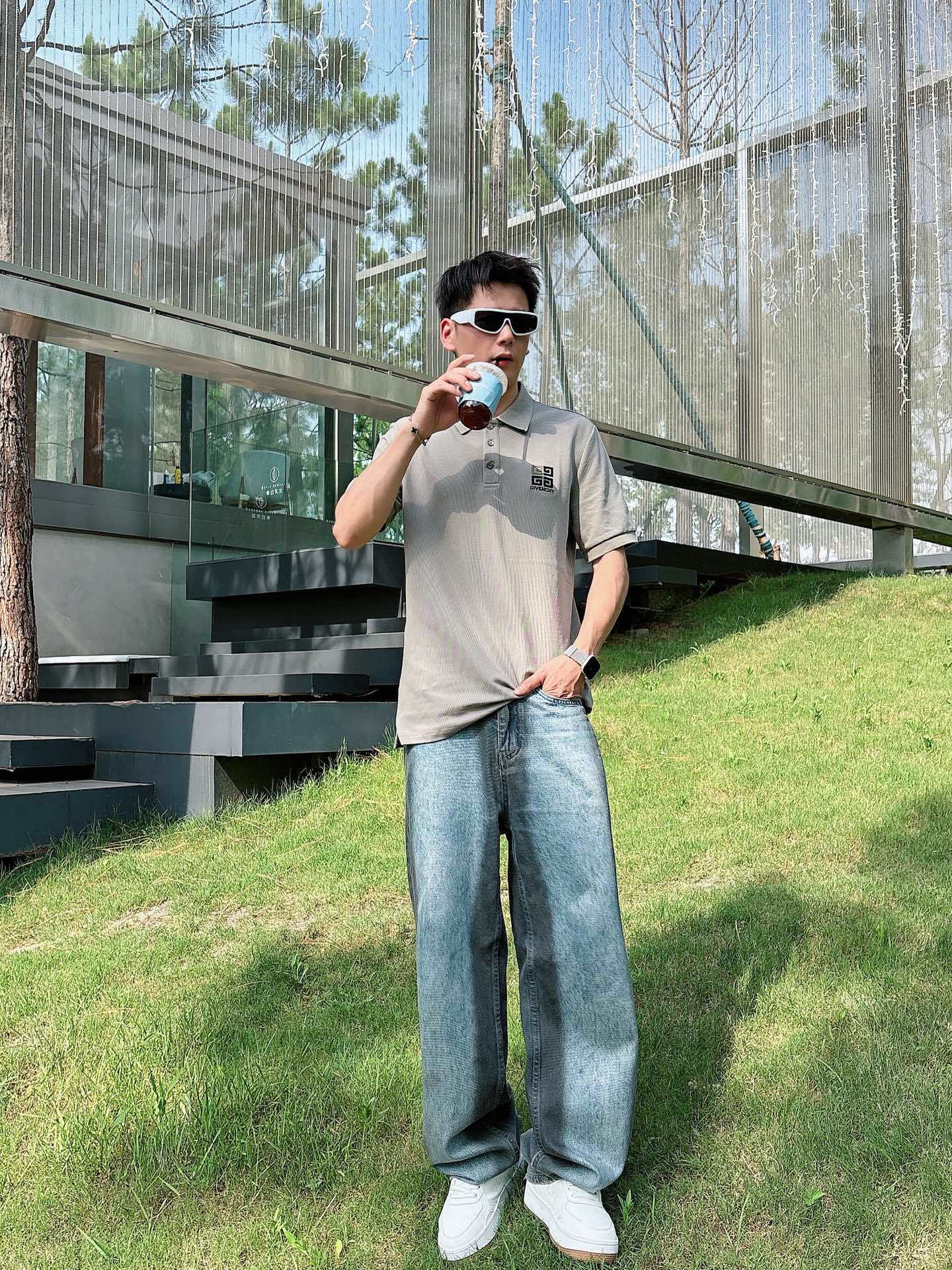 纪梵希
高端推荐 2025春夏专柜最新款短袖Polo衫翻领T恤 成功人士必备单品 设计前卫!胸前品
