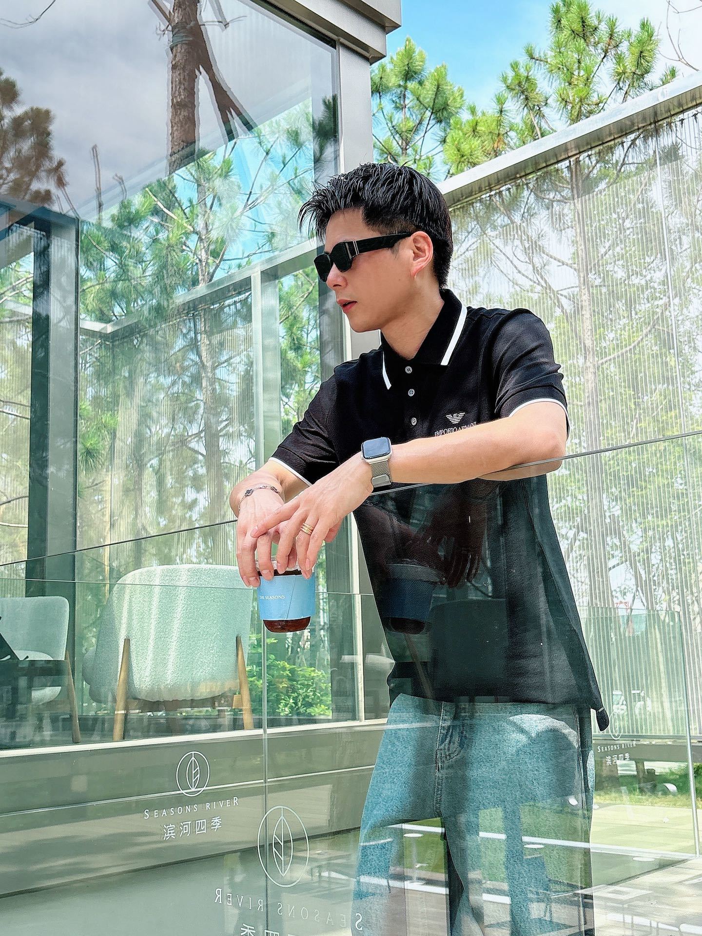 阿玛尼
高端推荐 2025春夏专柜最新款短袖Polo衫翻领T恤 成功人士必备单品 设计前卫!胸前品牌