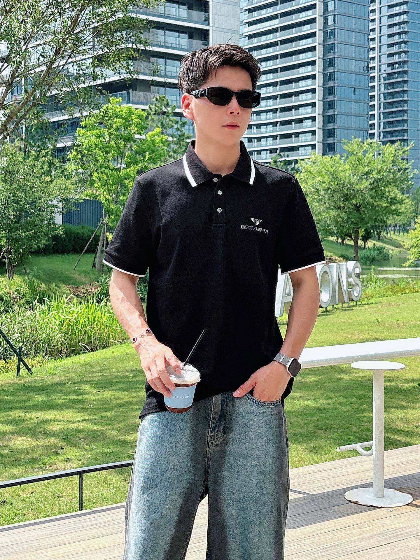 阿玛尼
高端推荐 2025春夏专柜最新款短袖Polo衫翻领T恤 成功人士必备单品 设计前卫!胸前品牌