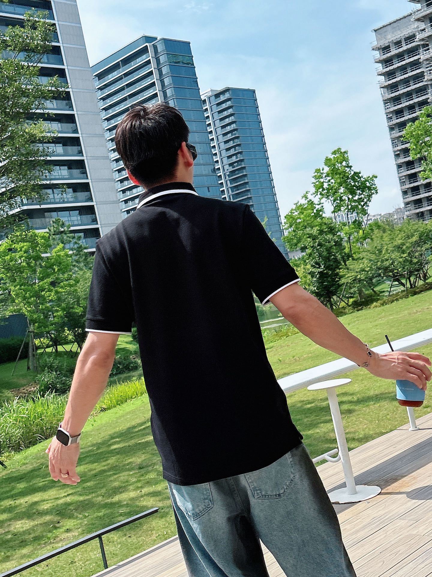 阿玛尼
高端推荐 2025春夏专柜最新款短袖Polo衫翻领T恤 成功人士必备单品 设计前卫!胸前品牌