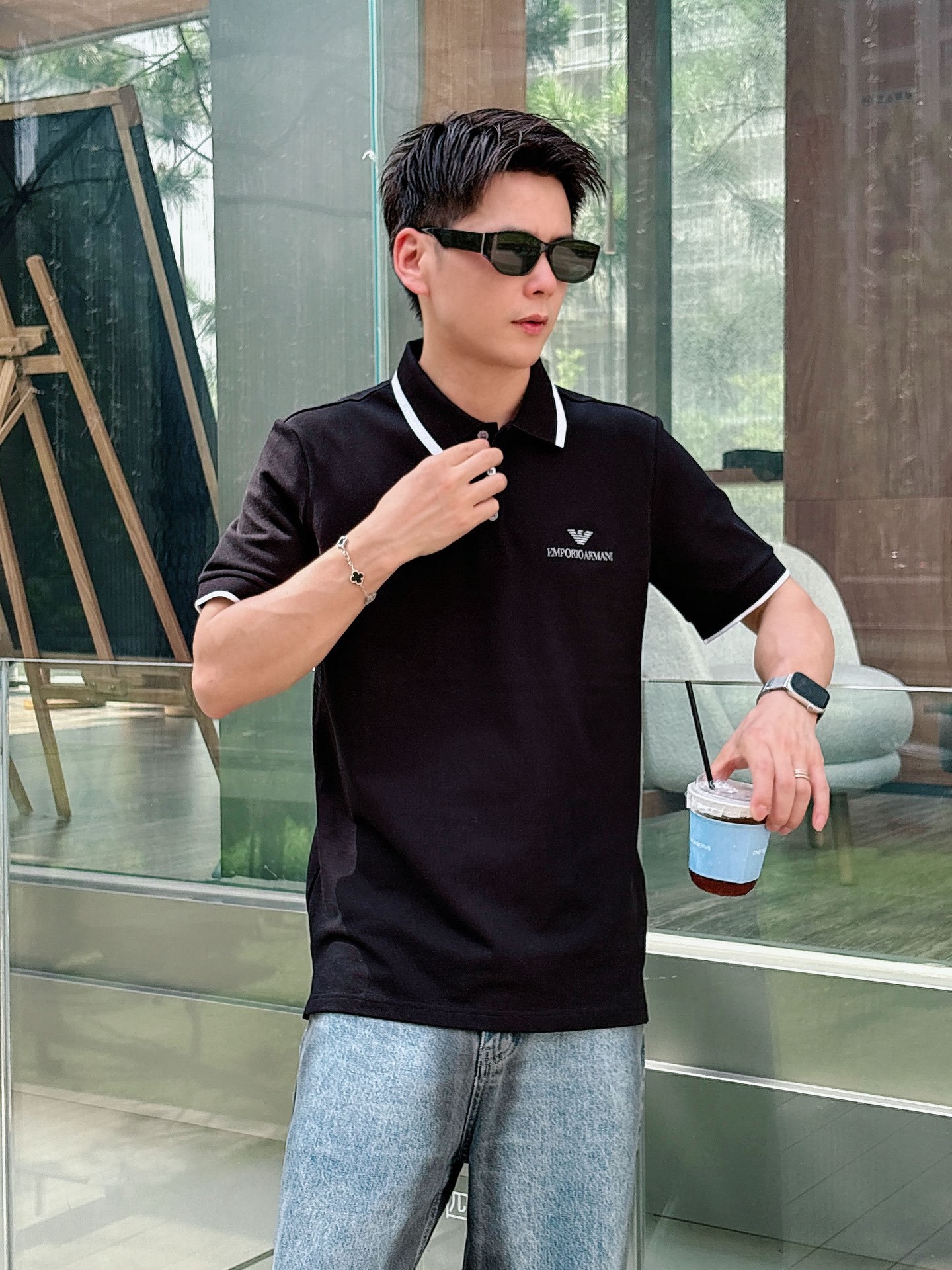阿玛尼
高端推荐 2025春夏专柜最新款短袖Polo衫翻领T恤 成功人士必备单品 设计前卫!胸前品牌