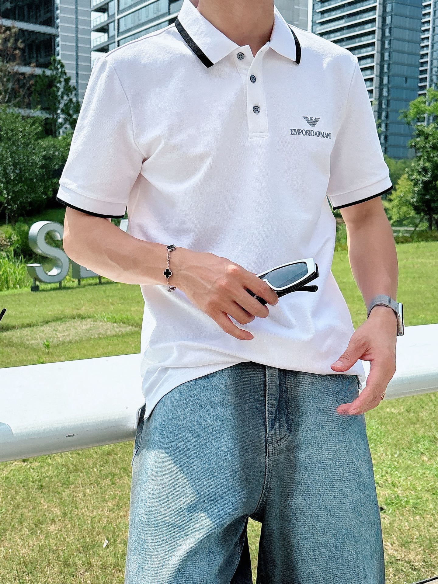 阿玛尼
高端推荐 2025春夏专柜最新款短袖Polo衫翻领T恤 成功人士必备单品 设计前卫!胸前品