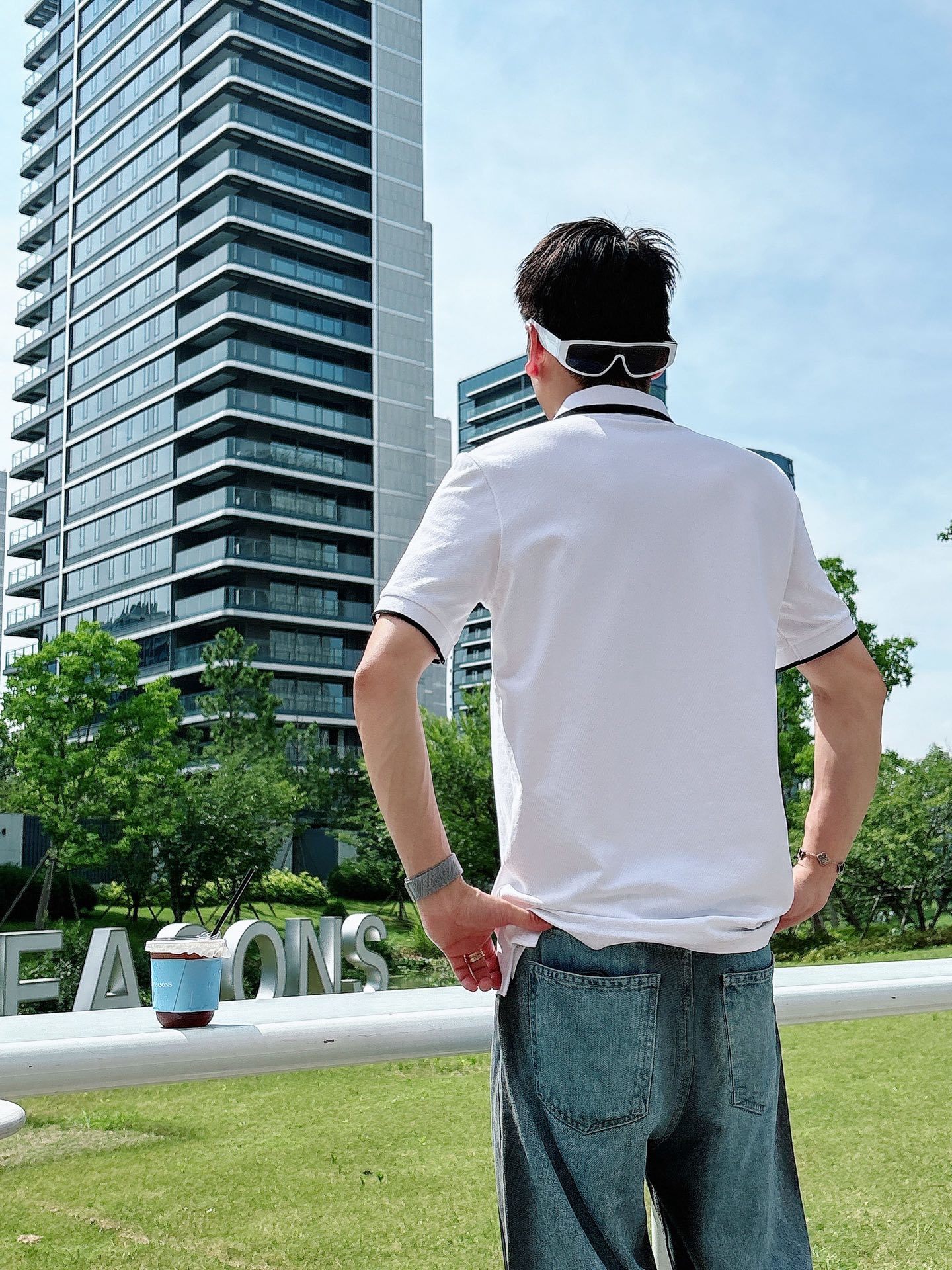 阿玛尼
高端推荐 2025春夏专柜最新款短袖Polo衫翻领T恤 成功人士必备单品 设计前卫!胸前品