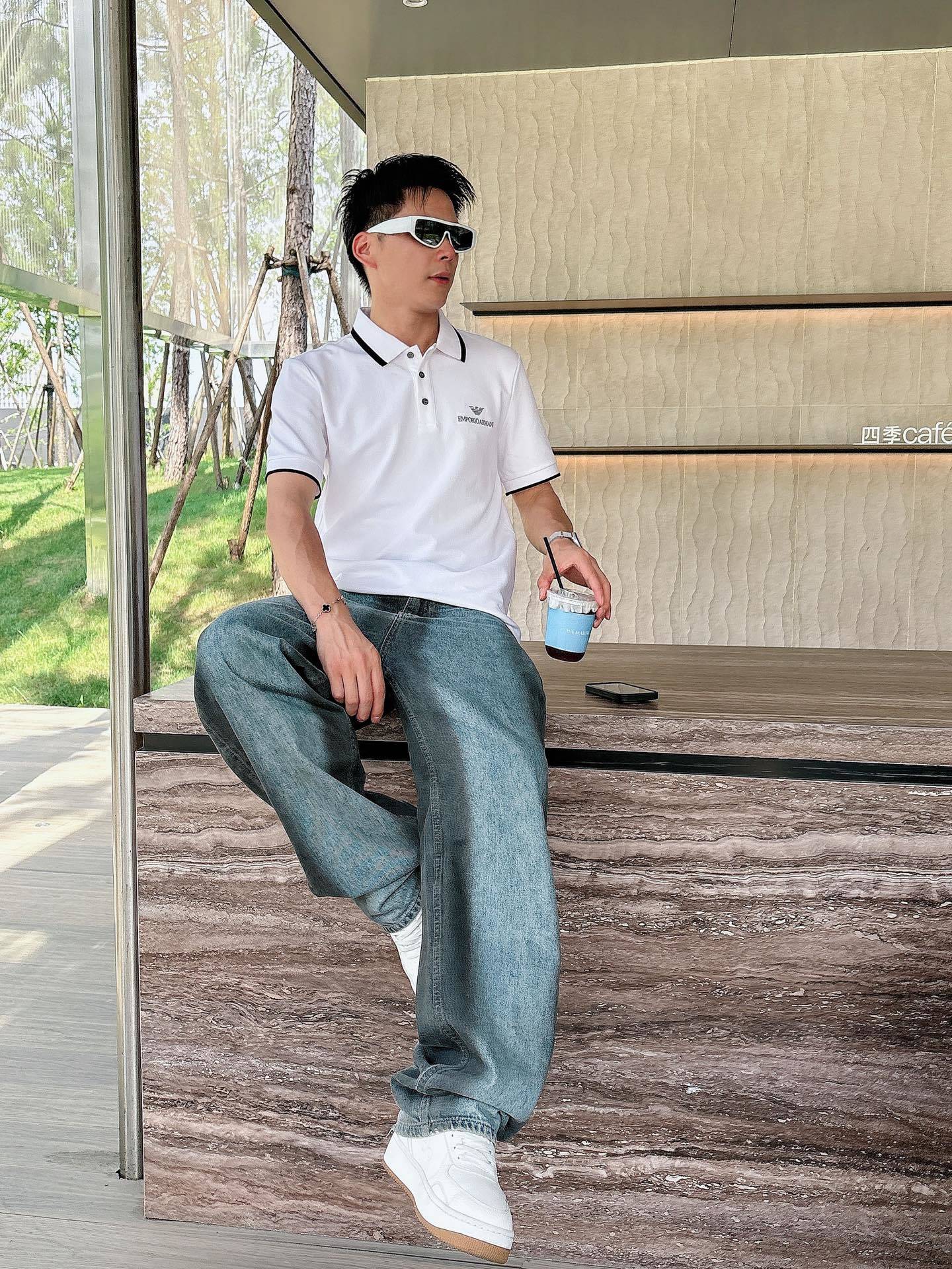 阿玛尼
高端推荐 2025春夏专柜最新款短袖Polo衫翻领T恤 成功人士必备单品 设计前卫!胸前品