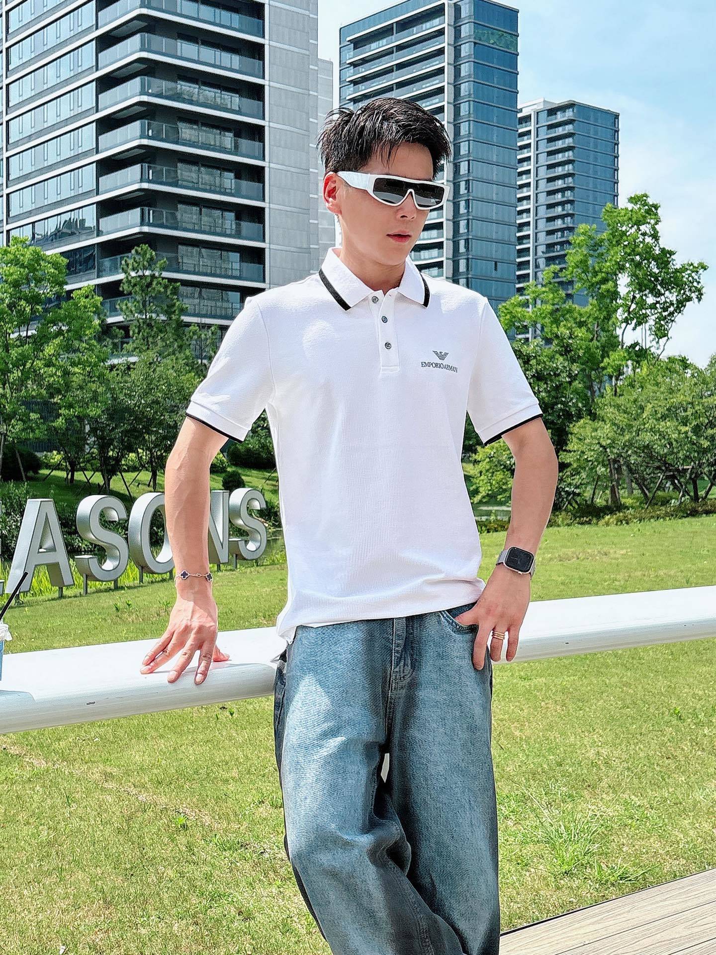 阿玛尼
高端推荐 2025春夏专柜最新款短袖Polo衫翻领T恤 成功人士必备单品 设计前卫!胸前品