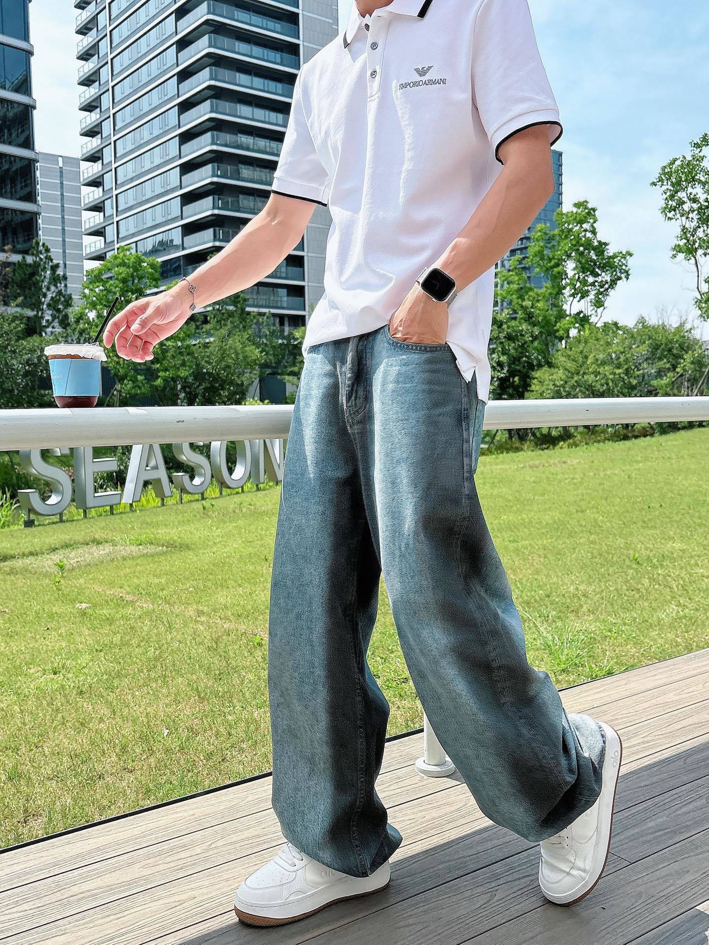 阿玛尼
高端推荐 2025春夏专柜最新款短袖Polo衫翻领T恤 成功人士必备单品 设计前卫!胸前品