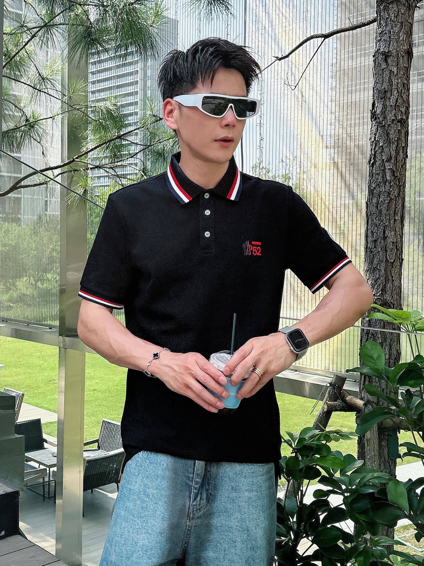 蒙口
高端推荐 2025春夏专柜最新款短袖Polo衫翻领T恤 成功人士必备单品 设计前卫!胸前品牌l