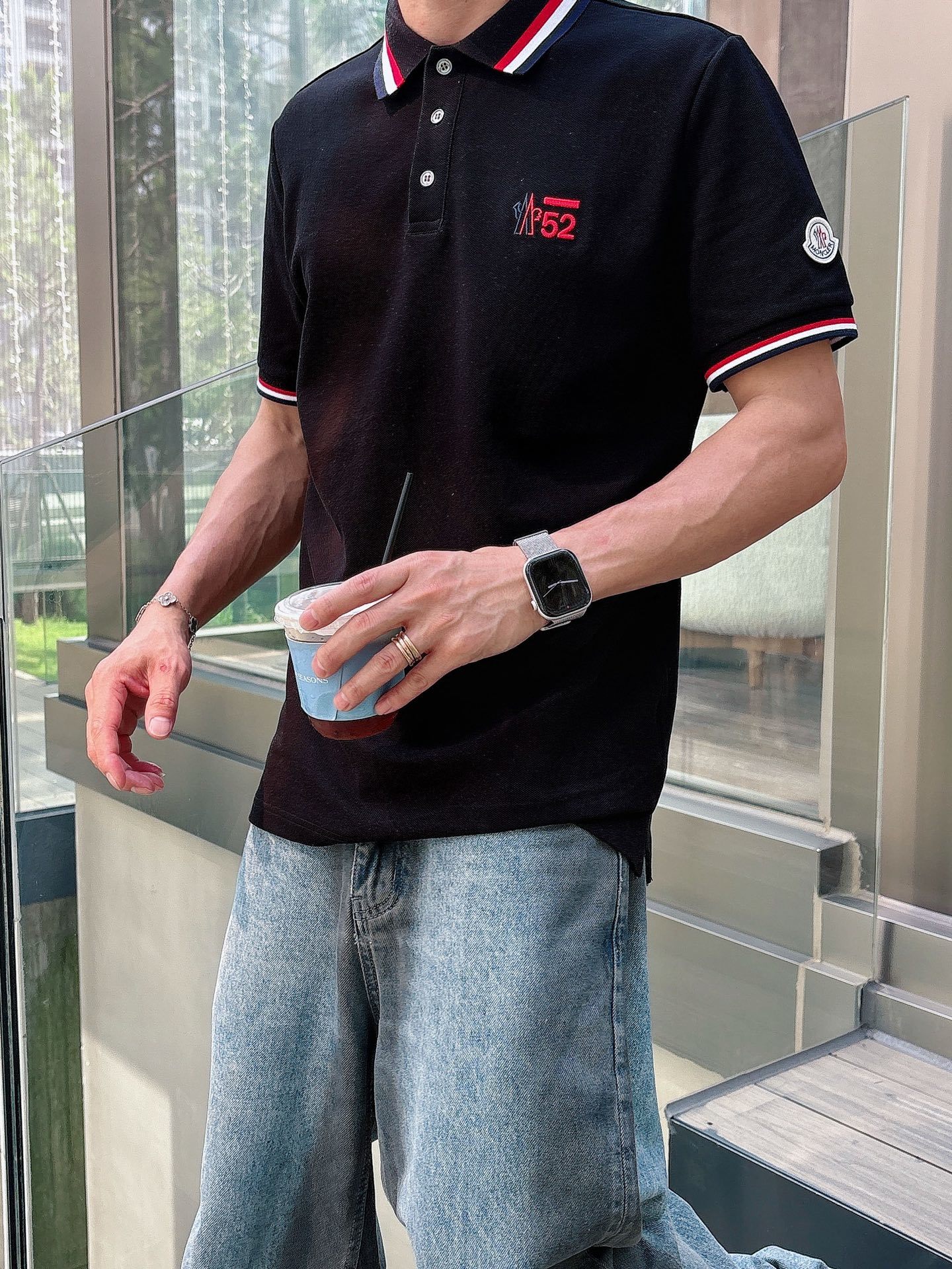 蒙口
高端推荐 2025春夏专柜最新款短袖Polo衫翻领T恤 成功人士必备单品 设计前卫!胸前品牌l