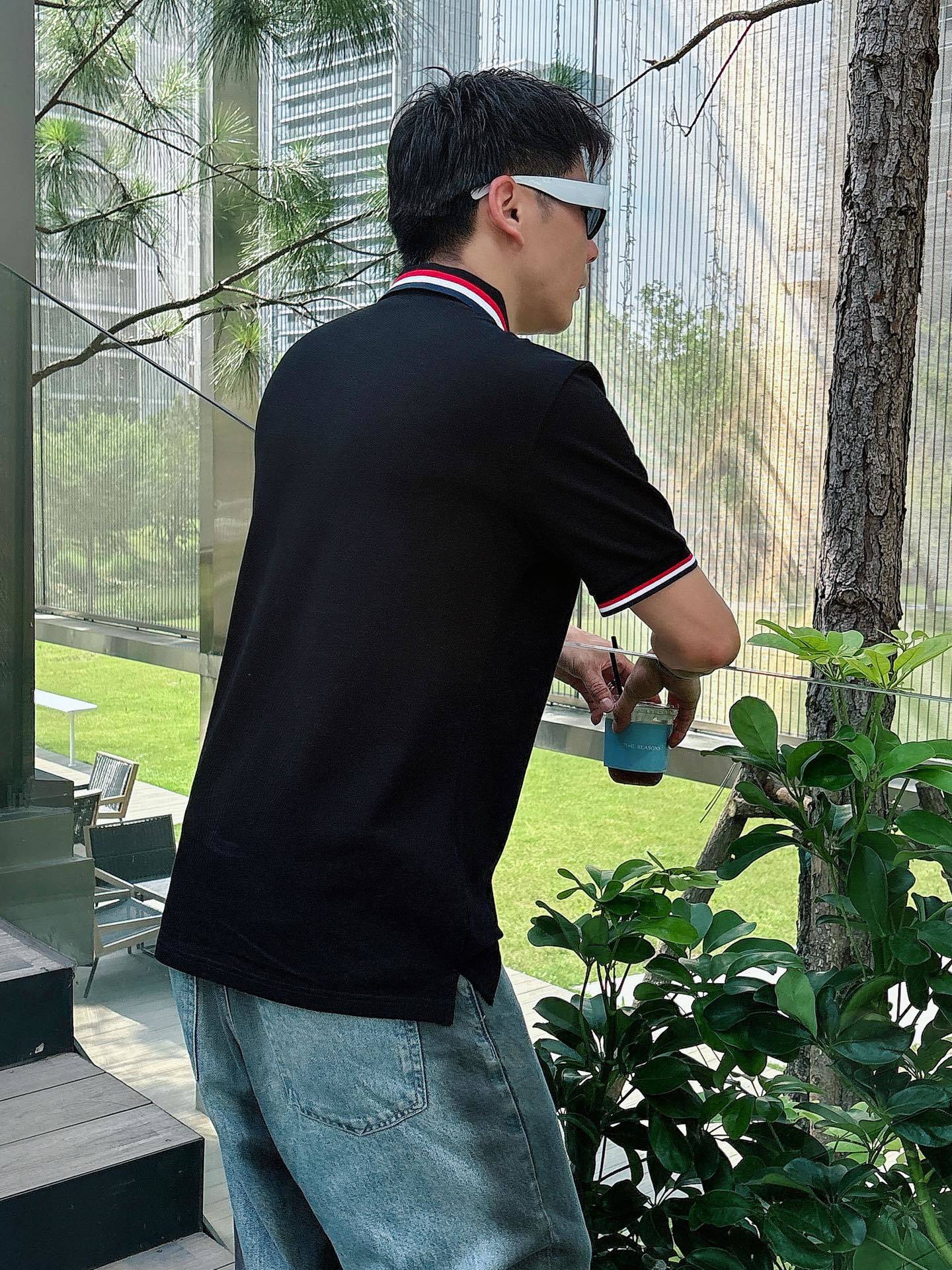 蒙口
高端推荐 2025春夏专柜最新款短袖Polo衫翻领T恤 成功人士必备单品 设计前卫!胸前品牌l