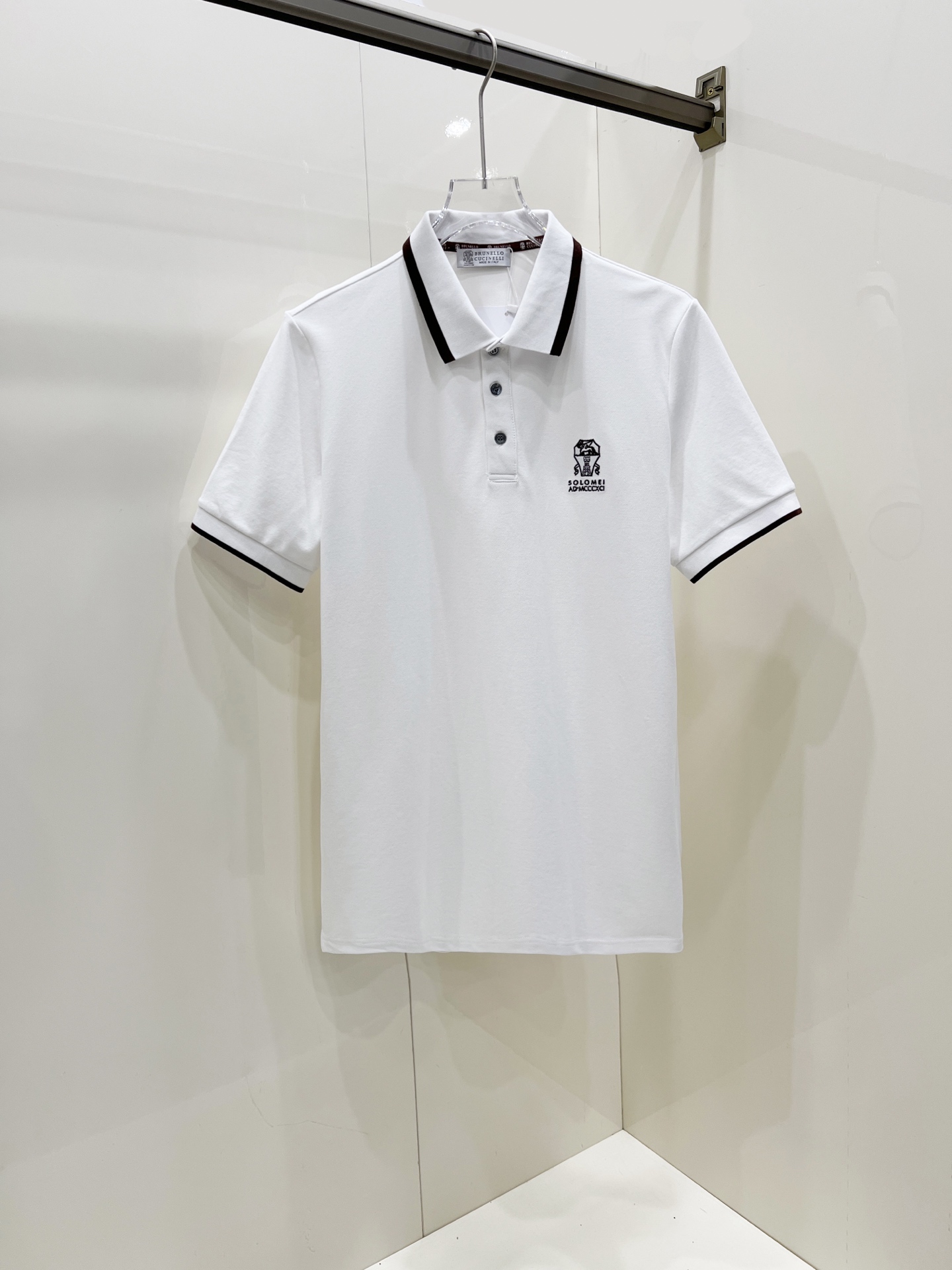 NO:456202,BC [New Product] Spring and Summer Short-sleeved Lapel T-shirt polo, the highest version of customized high-end vermill fabric is simple and fashionable, thread color combination is super good-looking!  Classic logo simple and elegant style!  Full of high-end feel, wearable in all seasons. Simple European style official website is on sale... Color black and white Number M-3XL, T-shirt,tees, t-shirt,alexander wang19860909BC【新品】春夏短袖翻领T恤polo,最高版本客供定制高端朱地面料简单时尚款,螺纹拼色螺纹配色超级好看！经典logo简单大方的款式！满满的高级感,四季可穿.简欧风格官网在售 … 颜色黑色白色 码数M-3XL,,T-shirt,tees，t-shirt,alexander wang,Men's clothing