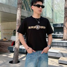 。Burberry巴宝莉💥独家专供新款原单男士休闲短袖 高端定制 高版本 时尚百搭爆款⚠️⚠️✨✨进口面 。Burberry巴宝莉💥独家专供新款原单男士休闲短袖 高端定制 高版本 时尚百搭爆款⚠️⚠️✨✨进口面