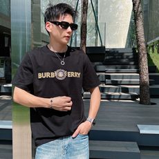 。Burberry巴宝莉💥独家专供新款原单男士休闲短袖 高端定制 高版本 时尚百搭爆款⚠️⚠️✨✨进口面 。Burberry巴宝莉💥独家专供新款原单男士休闲短袖 高端定制 高版本 时尚百搭爆款⚠️⚠️✨✨进口面