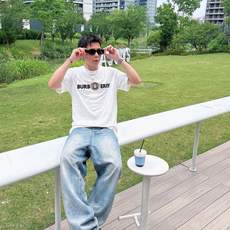 。Burberry巴宝莉💥独家专供新款原单男士休闲短袖 高端定制 高版本 时尚百搭爆款⚠️⚠️✨✨进口面 。Burberry巴宝莉💥独家专供新款原单男士休闲短袖 高端定制 高版本 时尚百搭爆款⚠️⚠️✨✨进口面