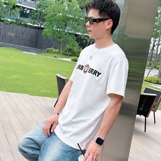 。Burberry巴宝莉💥独家专供新款原单男士休闲短袖 高端定制 高版本 时尚百搭爆款⚠️⚠️✨✨进口面 。Burberry巴宝莉💥独家专供新款原单男士休闲短袖 高端定制 高版本 时尚百搭爆款⚠️⚠️✨✨进口面