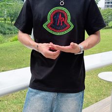 。Moncler蒙口 💥独家专供新款原单男士休闲短袖 高端定制 高版本 时尚百搭爆款⚠️⚠️✨✨进口面料 。Moncler蒙口 💥独家专供新款原单男士休闲短袖 高端定制 高版本 时尚百搭爆款⚠️⚠️✨✨进口面料