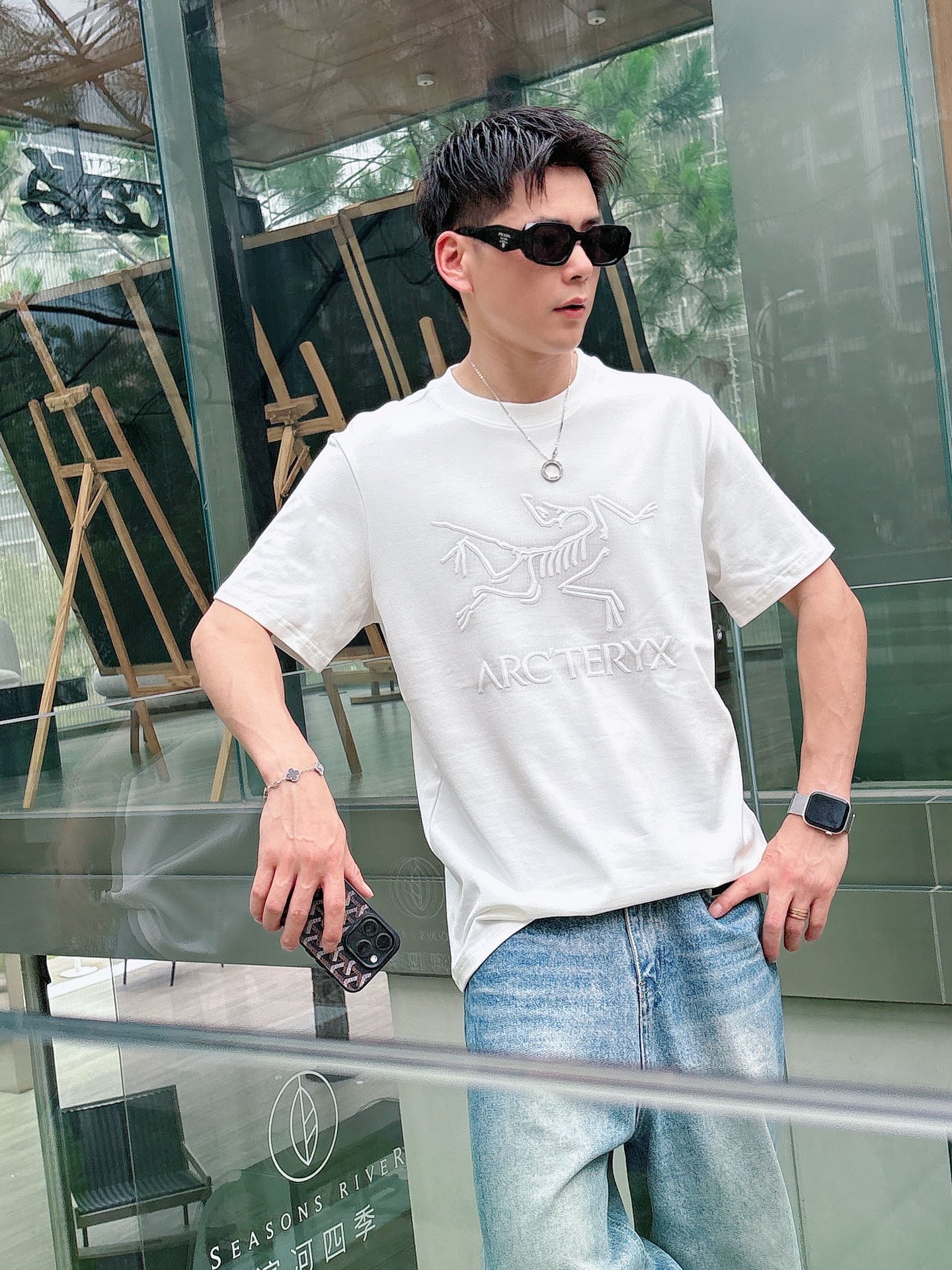 NO:438702,.Arc'teryx Archaeopteryx exclusively offers new original single men's casual short sleeves, high-end customization, high-end version, fashionable and versatile imported fabric, super soft and delicate, skin-friendly and comfortable to wear, high-end boutique, OEM fine-made top body, very good, men's essential items, three-standard complete color, black and white, Size S-2XL Size S-2XL Size Shoulder width 46, bust 102, 66, sleeve length 22, M Size Shoulder width 47, bust 106, 67, sleeve length 23, L Size Shoulder width 48, bust 110, 68, sleeve length 24, XL Size Shoulder width 49, bust 114, 69, sleeve length 25, 2XL Size Shoulder width 50, bust 116, 70, sleeve length 26, arc'teryx, T-shirt, alexander wang19860909.Arc'teryx始祖鸟独家专供新款原单男士休闲短袖 高端定制 高版本 时尚百搭爆款进口面料 手感超柔软细腻 穿着亲肤舒适 高端精品 代工厂精细做上身非常赞 男士必备单品 三标齐全 颜色黑色白色 尺码S-2XL S码肩宽46 胸围102 衣长66 袖长22 M码肩宽47 胸围106 衣长67 袖长23 L码肩宽48 胸围110 衣长68 袖长24 XL码肩宽49 胸围114 衣长69 袖长25 2XL码肩宽50 胸围116 衣长70 袖长26,arc'teryx,T-shirt,alexander wang,Men's clothing