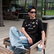 。Loewe 罗意威💥独家专供新款原单男士休闲短袖 高端定制 高版本 时尚百搭爆款⚠️⚠️✨✨进口面料 。Loewe 罗意威💥独家专供新款原单男士休闲短袖 高端定制 高版本 时尚百搭爆款⚠️⚠️✨✨进口面料