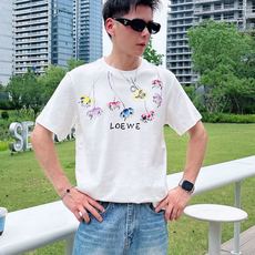 。Loewe 罗意威💥独家专供新款原单男士休闲短袖 高端定制 高版本 时尚百搭爆款⚠️⚠️✨✨进口面料 。Loewe 罗意威💥独家专供新款原单男士休闲短袖 高端定制 高版本 时尚百搭爆款⚠️⚠️✨✨进口面料