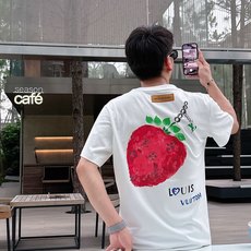 。LOUIS VUITTON 路易威登💥独家专供新款原单男士休闲短袖 高端定制 高版本 时尚百搭爆款⚠️ 。LOUIS VUITTON 路易威登💥独家专供新款原单男士休闲短袖 高端定制 高版本 时尚百搭爆款⚠️