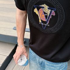 。Versace范思哲💥独家专供新款原单男士休闲短袖 高端定制 高版本 时尚百搭爆款⚠️⚠️✨✨进口面料 。Versace范思哲💥独家专供新款原单男士休闲短袖 高端定制 高版本 时尚百搭爆款⚠️⚠️✨✨进口面料