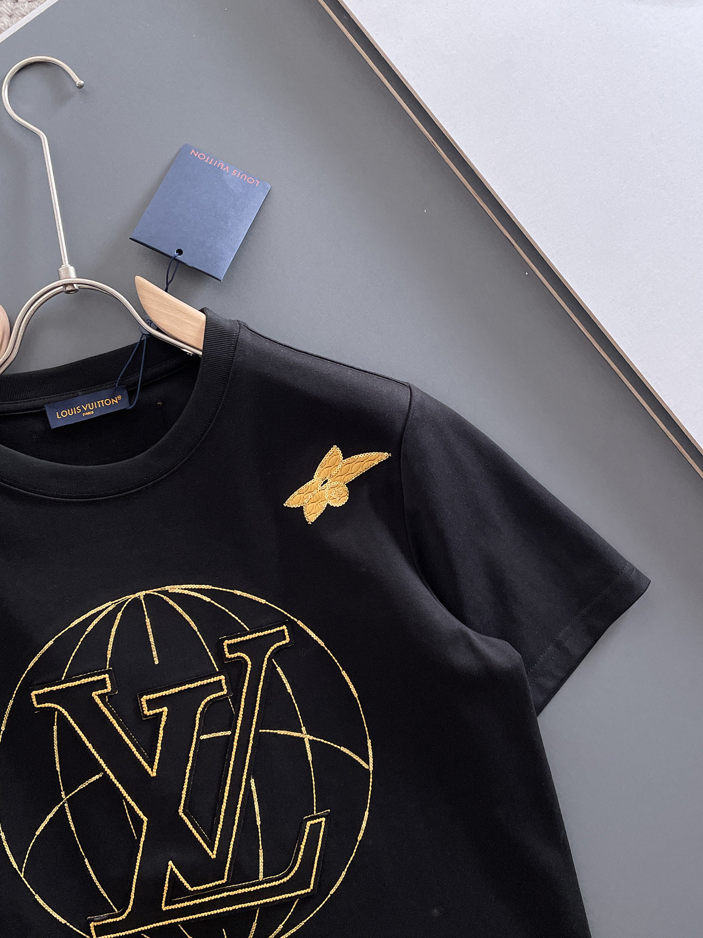  LV 🔥🔥高端定制 2025春夏新款首发专柜最新款短袖圆领T恤 高端订制 设计前卫时尚！品牌logo重