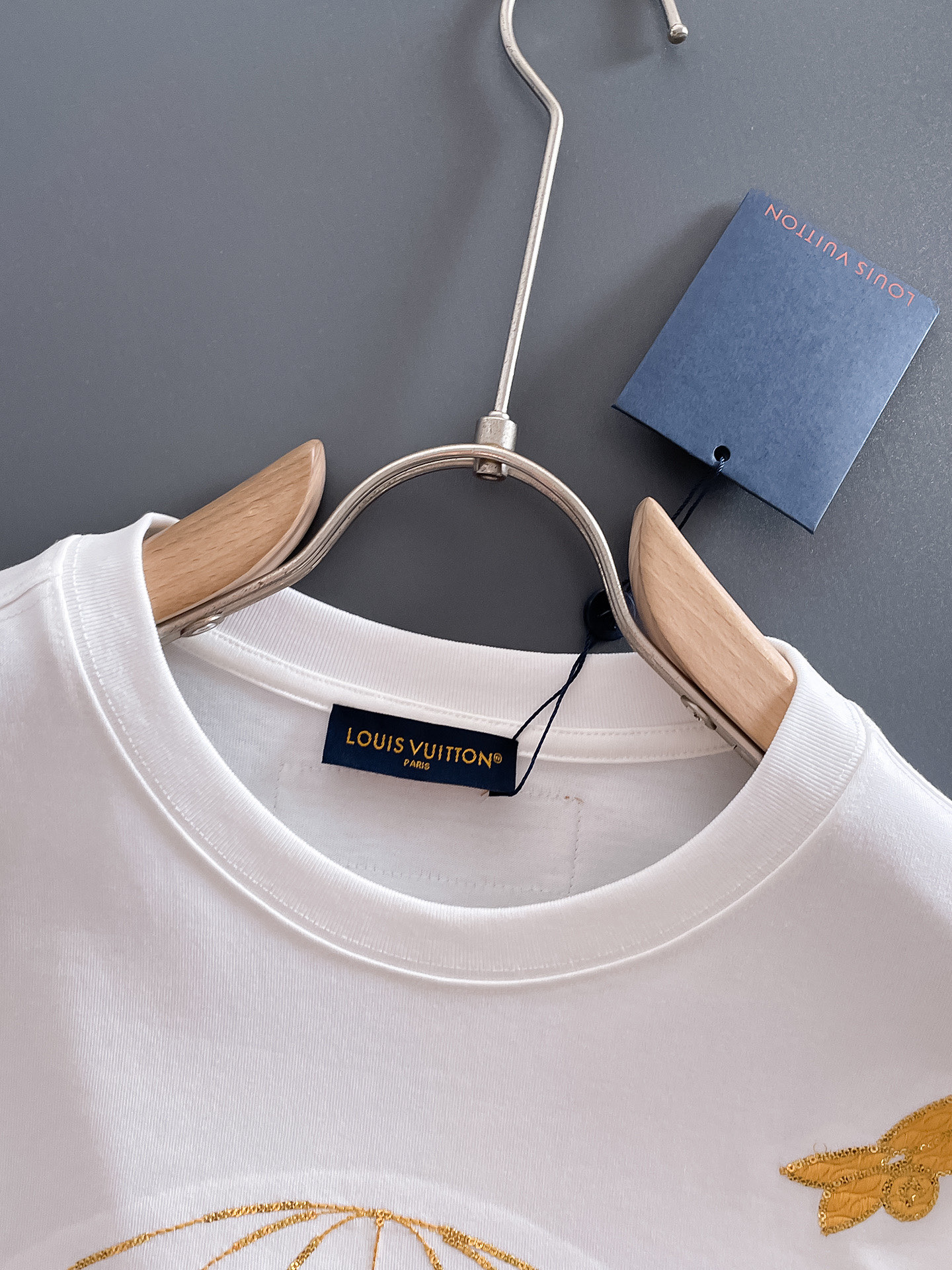  LV 🔥🔥高端定制 2025春夏新款首发专柜最新款短袖圆领T恤 高端订制 设计前卫时尚！品牌logo重