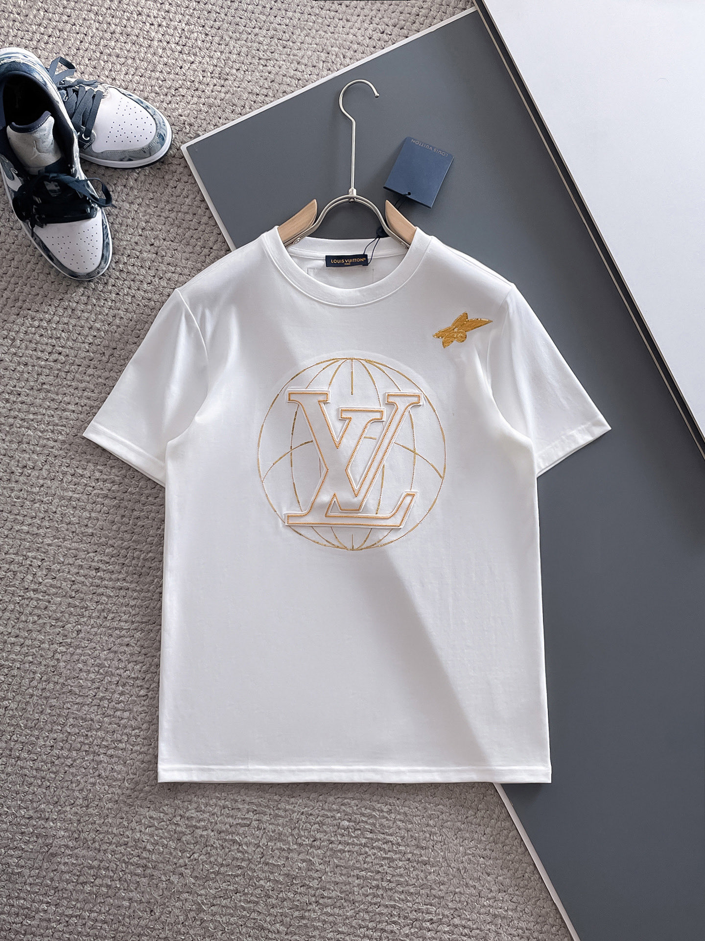  LV 🔥🔥高端定制 2025春夏新款首发专柜最新款短袖圆领T恤 高端订制 设计前卫时尚！品牌logo重