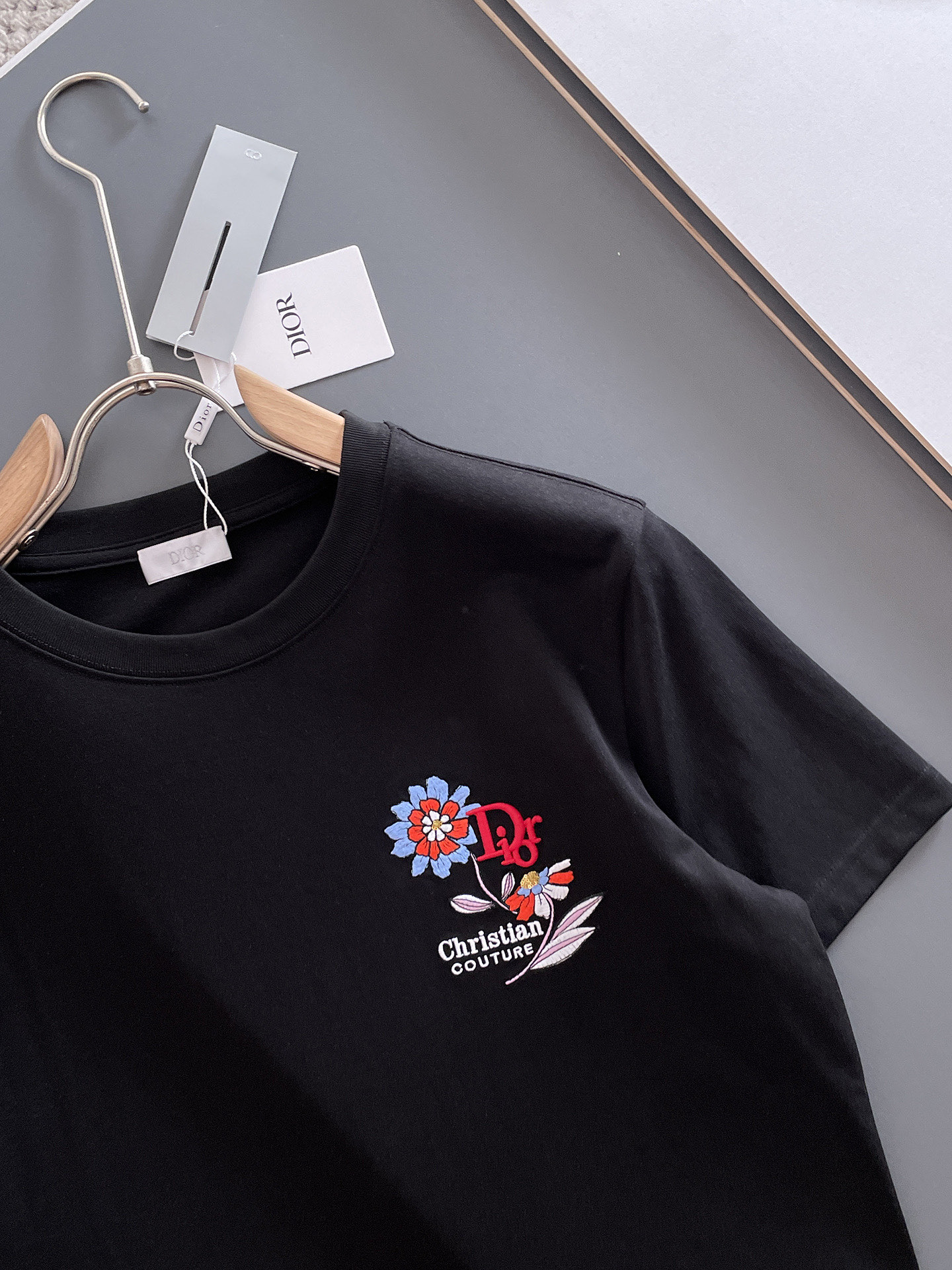  Dior 🔥🔥高端定制 2025春夏新款首发专柜最新款短袖圆领T恤 高端订制 设计前卫时尚！品牌log