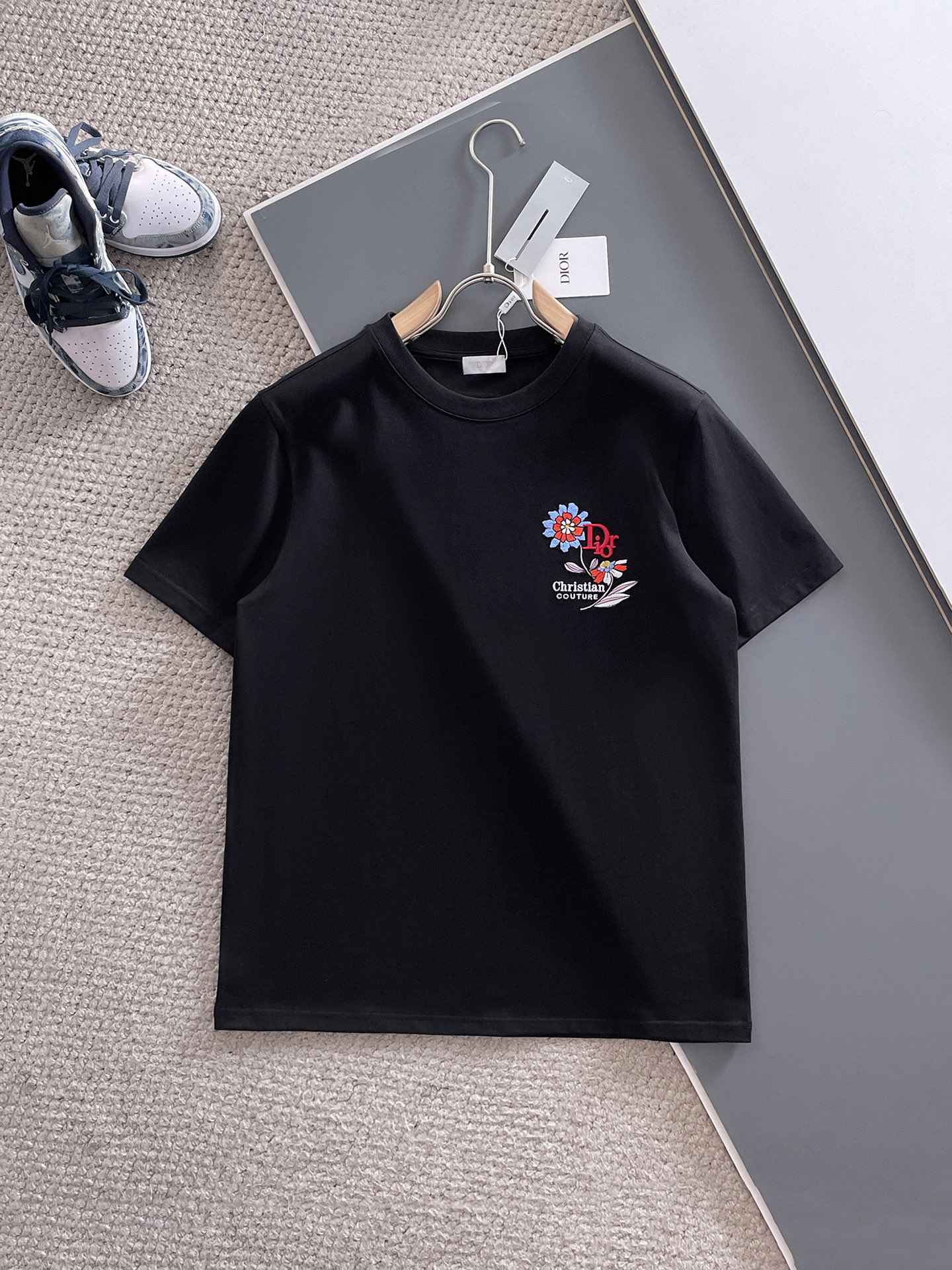 Dior 🔥🔥高端定制 2025春夏新款首发专柜最新款短袖圆领T恤 高端订制 设计前卫时尚！品牌log