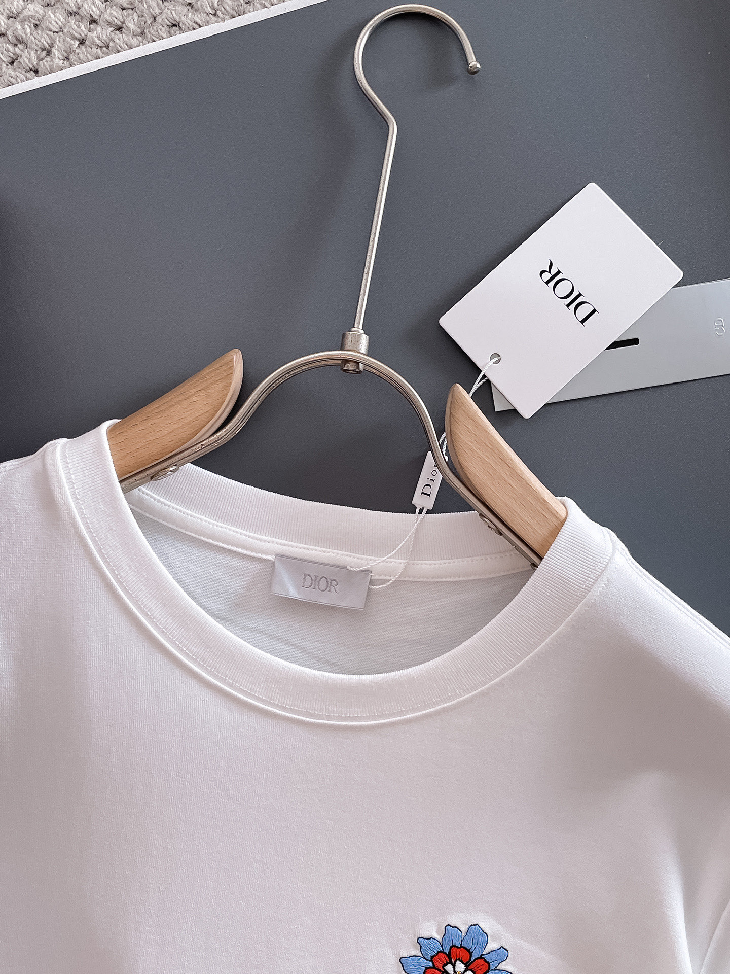  Dior 🔥🔥高端定制 2025春夏新款首发专柜最新款短袖圆领T恤 高端订制 设计前卫时尚！品牌log