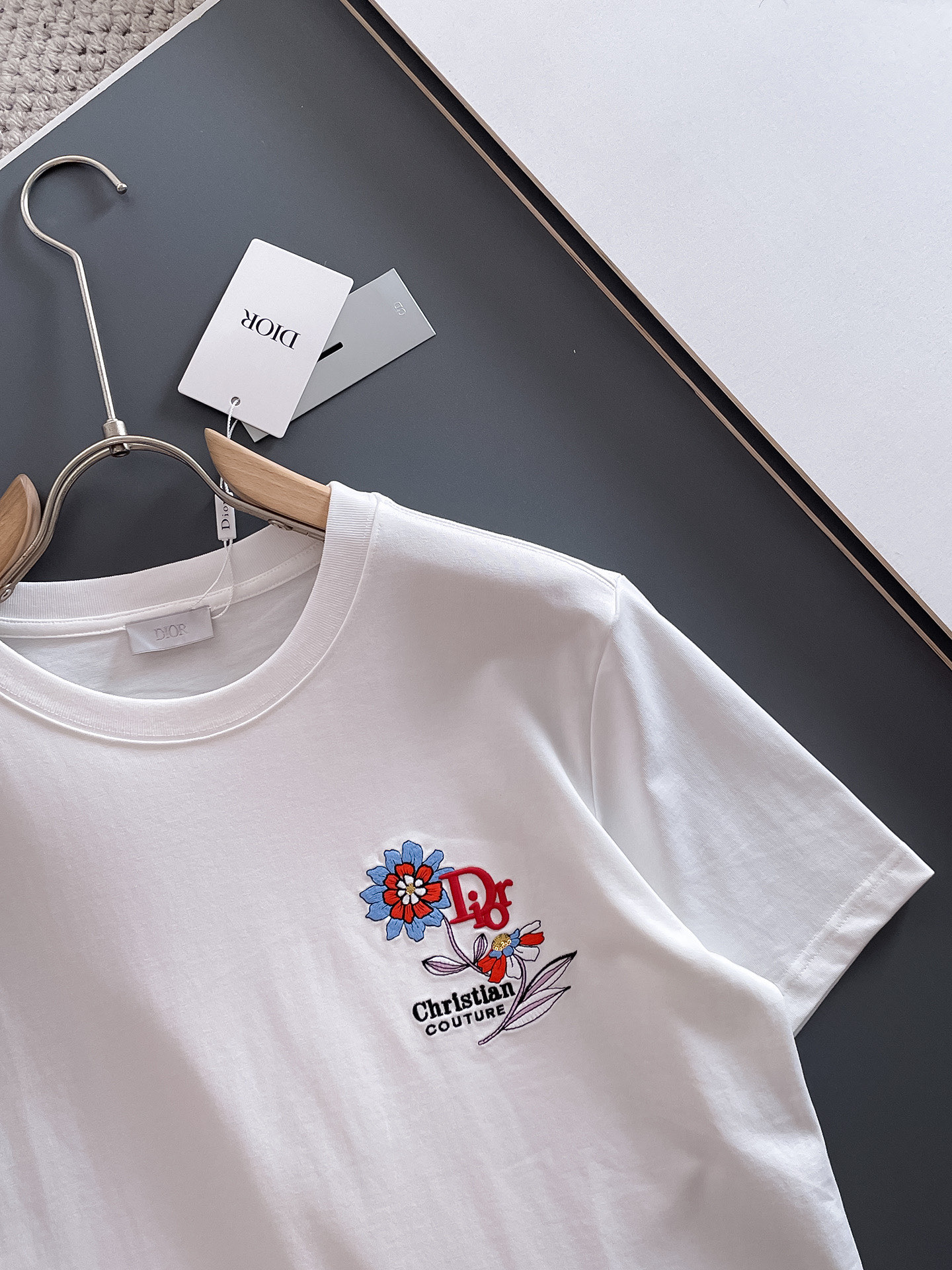  Dior 🔥🔥高端定制 2025春夏新款首发专柜最新款短袖圆领T恤 高端订制 设计前卫时尚！品牌log