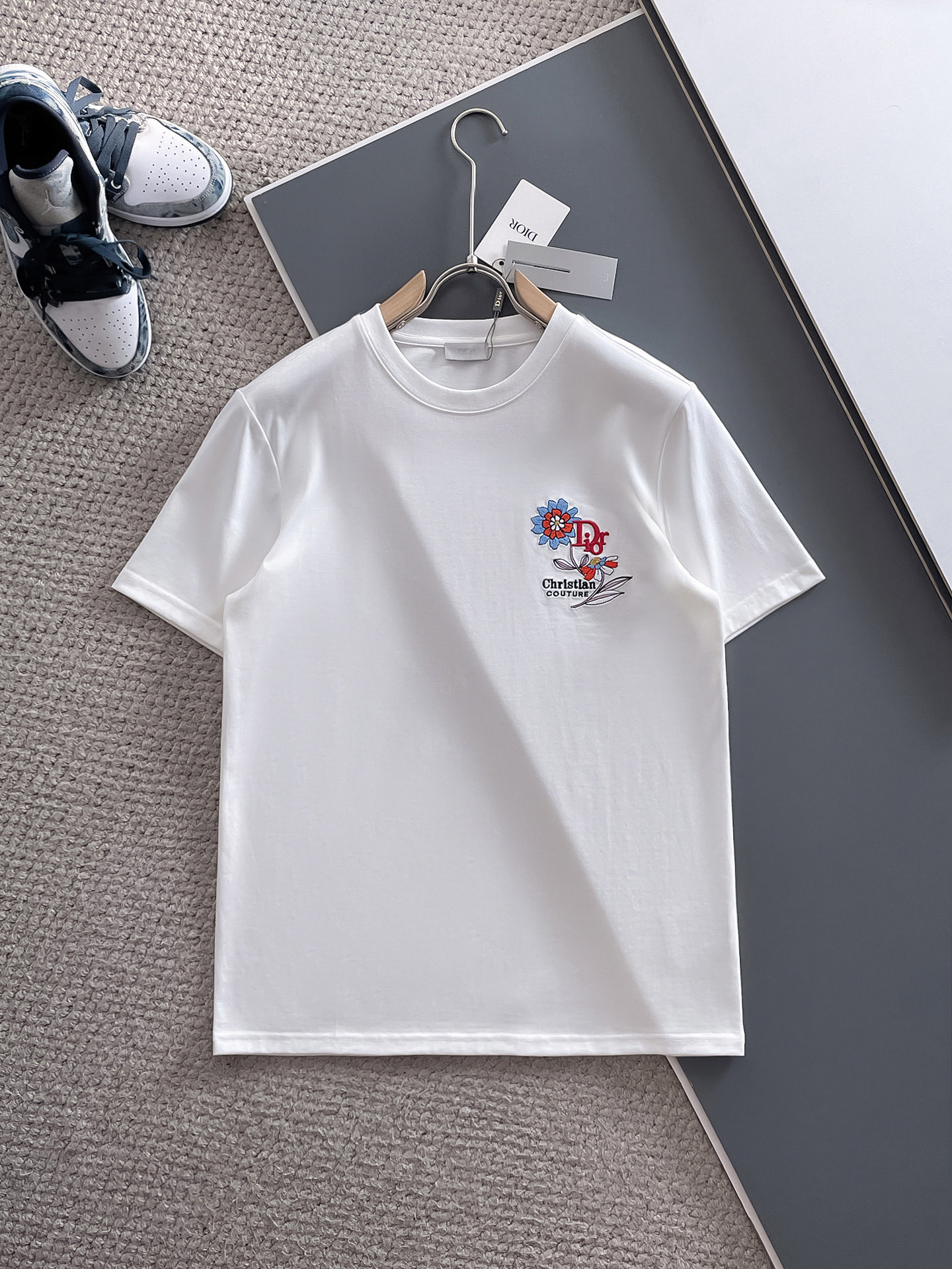  Dior 🔥🔥高端定制 2025春夏新款首发专柜最新款短袖圆领T恤 高端订制 设计前卫时尚！品牌log