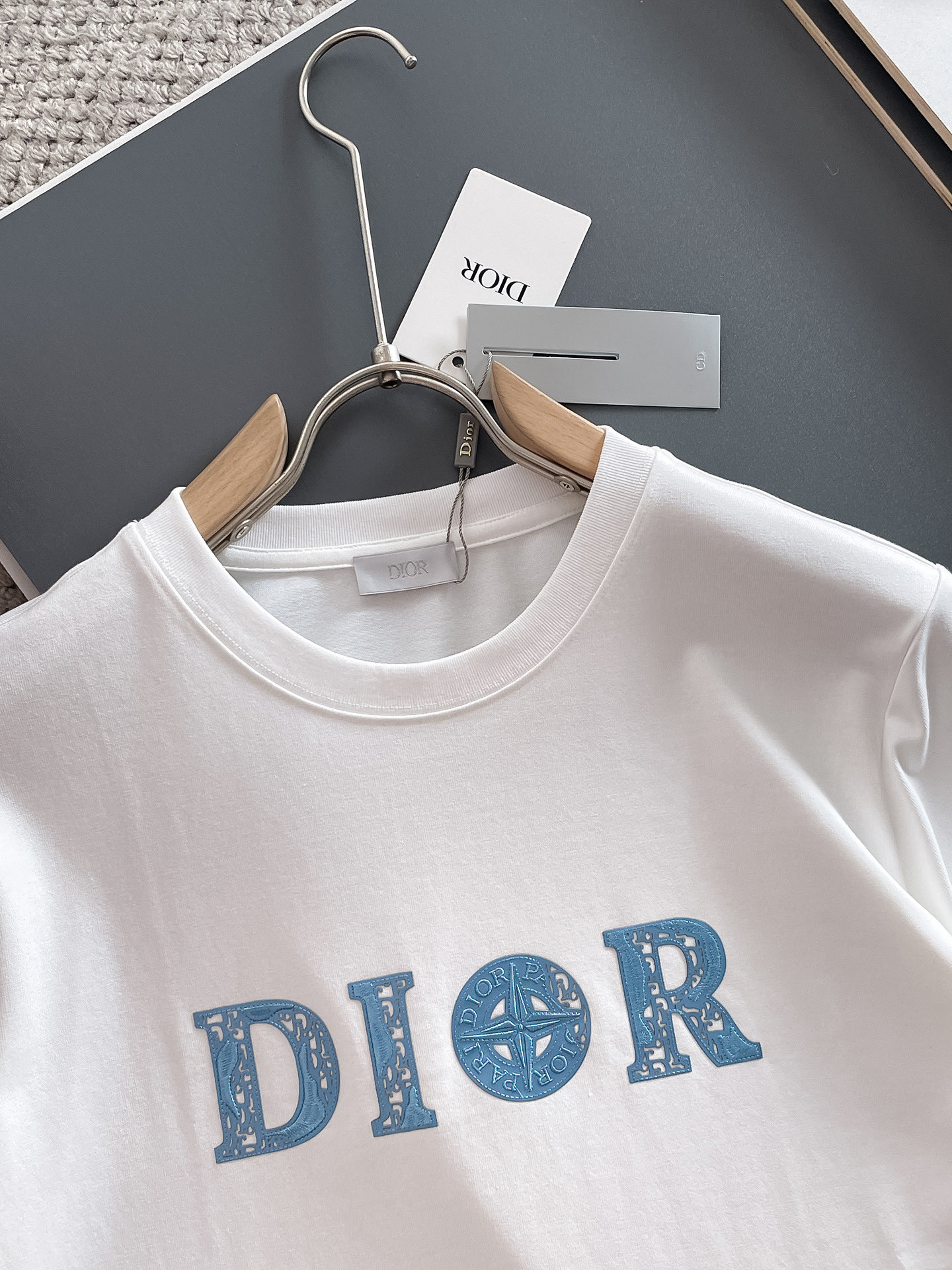  Dior 🔥🔥高端定制 2025春夏新款首发专柜最新款短袖圆领T恤 高端订制 设计前卫时尚！品牌log