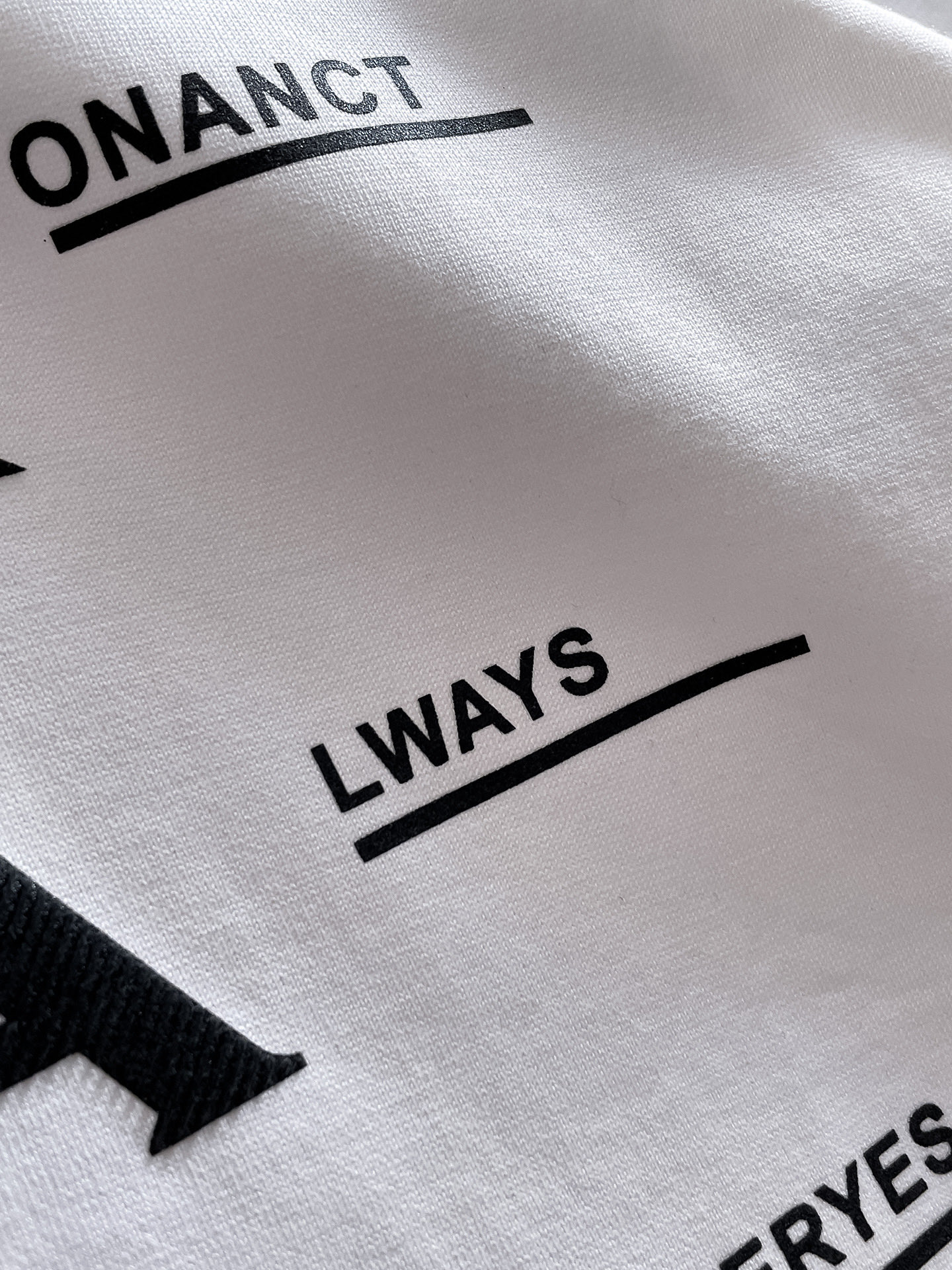  Prada 🔥🔥高端定制 2025春夏新款首发专柜最新款短袖圆领T恤 高端订制 设计前卫时尚！品牌lo