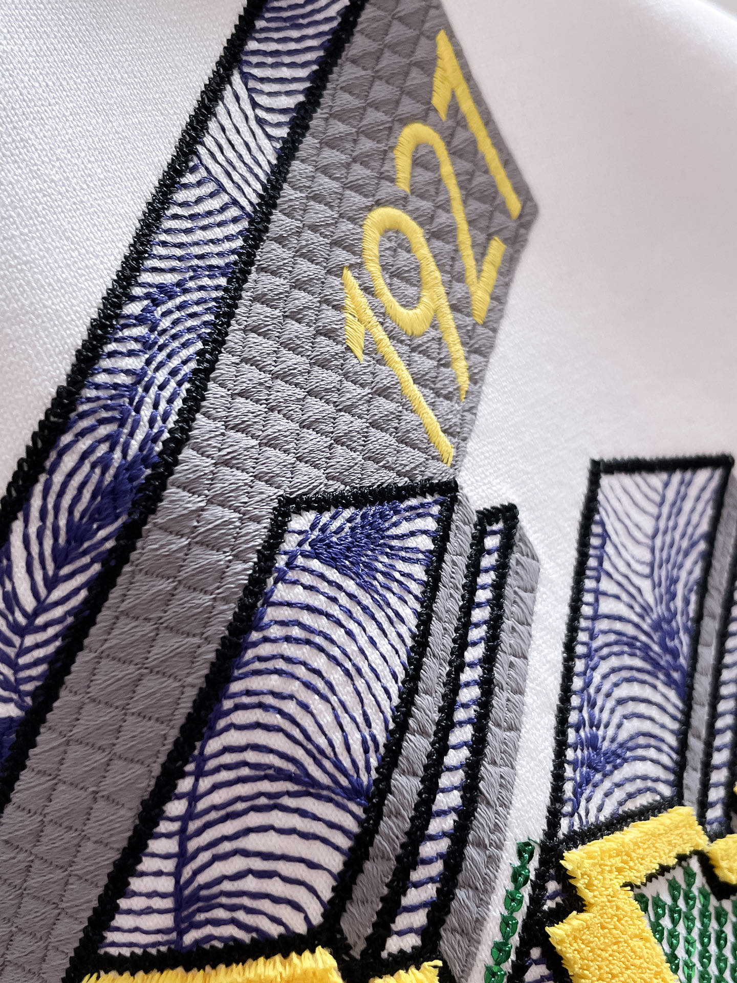  Gucci 🔥🔥高端定制 2025春夏新款首发专柜最新款短袖圆领T恤 高端订制 设计前卫时尚！品牌lo