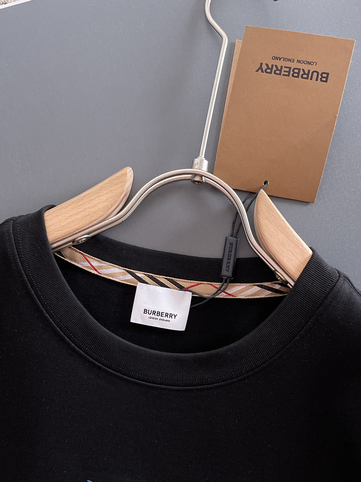  Burberry 🔥🔥高端定制 2025春夏新款首发专柜最新款短袖圆领T恤 高端订制 设计前卫时尚！品