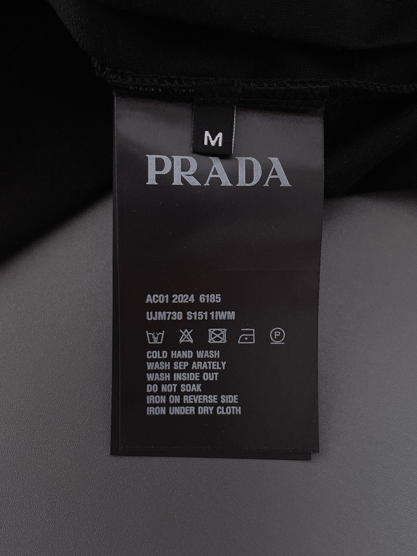  Prada 🔥🔥高端定制 2025春夏新款首发专柜最新款短袖圆领T恤 高端订制 设计前卫时尚！品牌lo