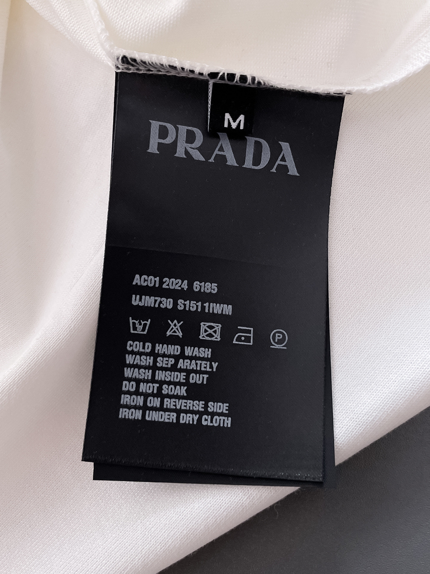  Prada 🔥🔥高端定制 2025春夏新款首发专柜最新款短袖圆领T恤 高端订制 设计前卫时尚！品牌lo